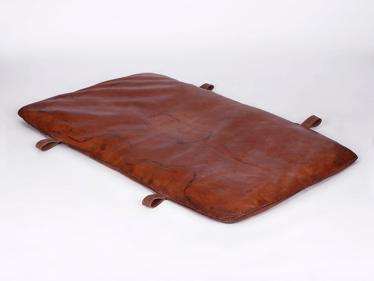 Czech Vintage Leather Gym Mat B, 1930s In Good Condition For Sale In Wien, AT
