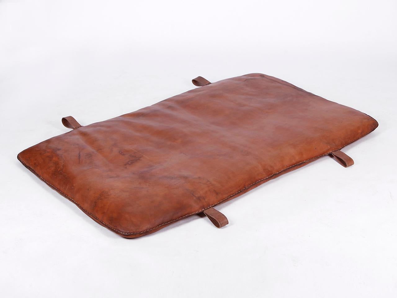 Czech Vintage Leather Gym Mat D, 1930s In Good Condition For Sale In Wien, AT