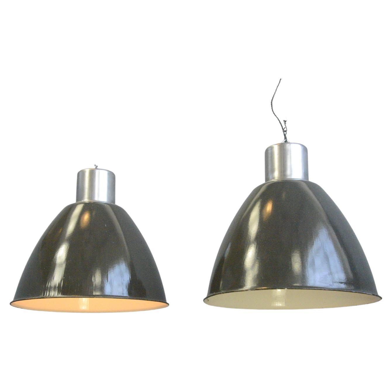 Lampes suspendues industrielles XL tchèques, vers 1950 en vente