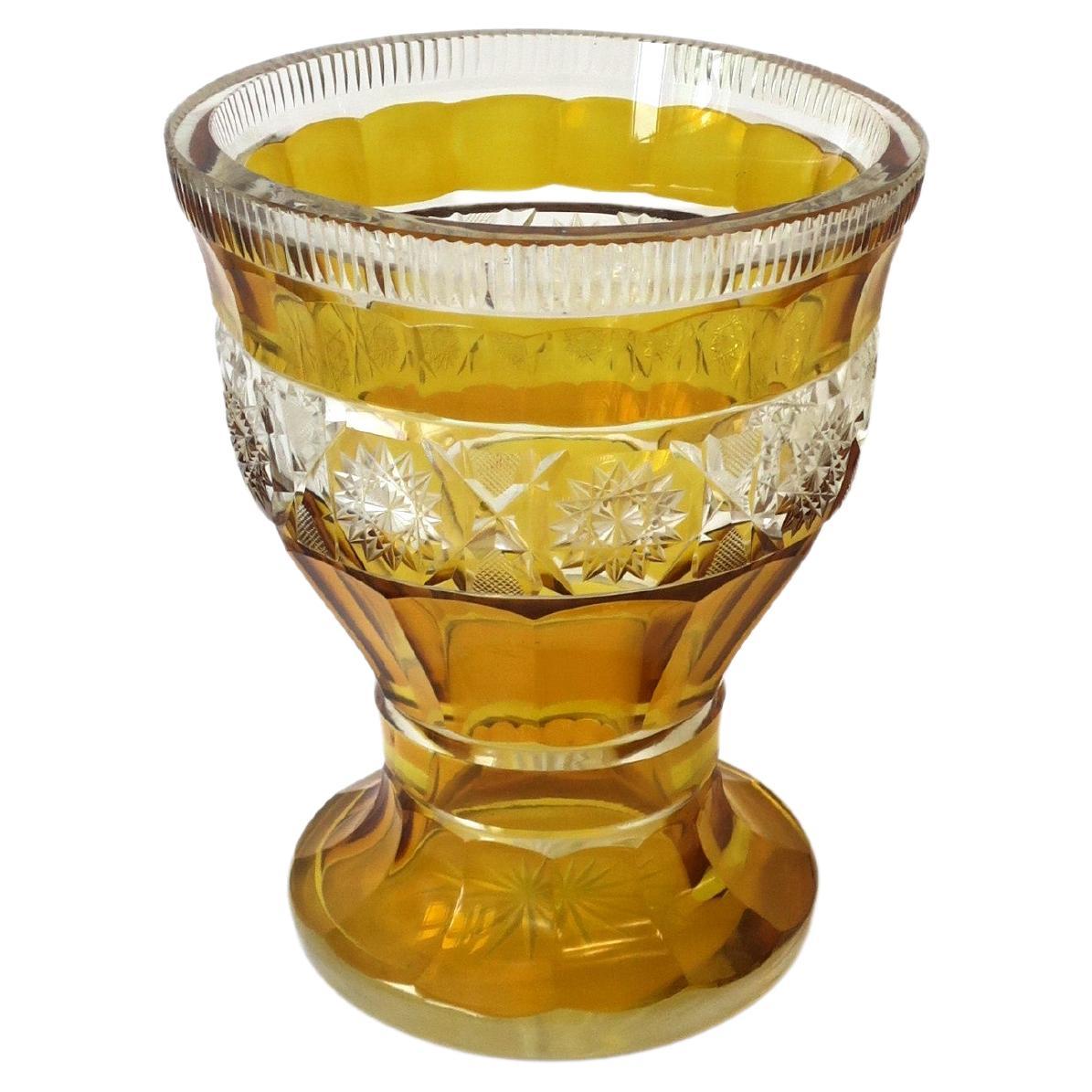 Vase tchèque de Bohème en cristal taillé jaune doré ambré en vente