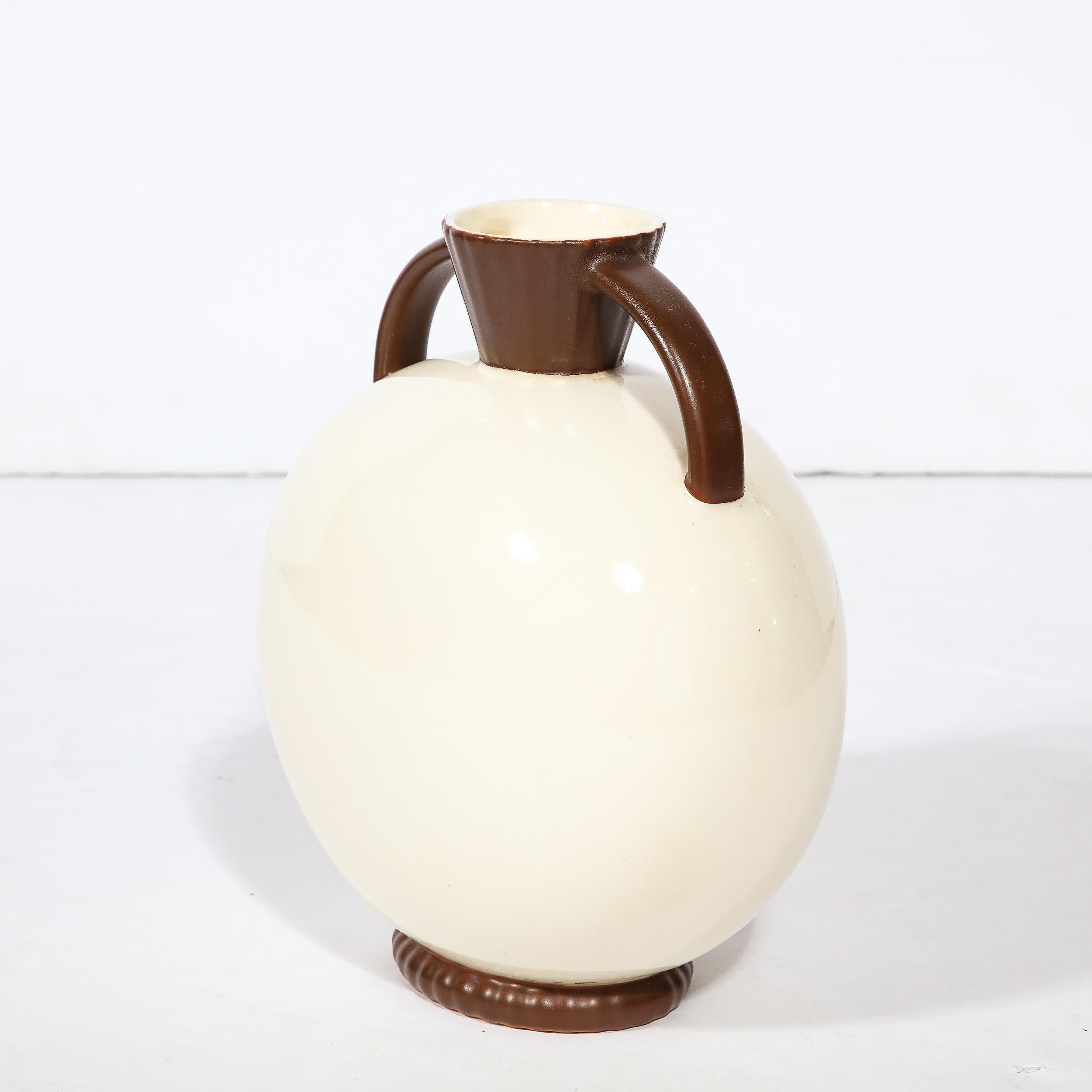 Tschechische, handgefertigte Art-Dco-Vase aus cremefarbener und bernsteinfarbener Keramik von Royal Crown im Angebot 2