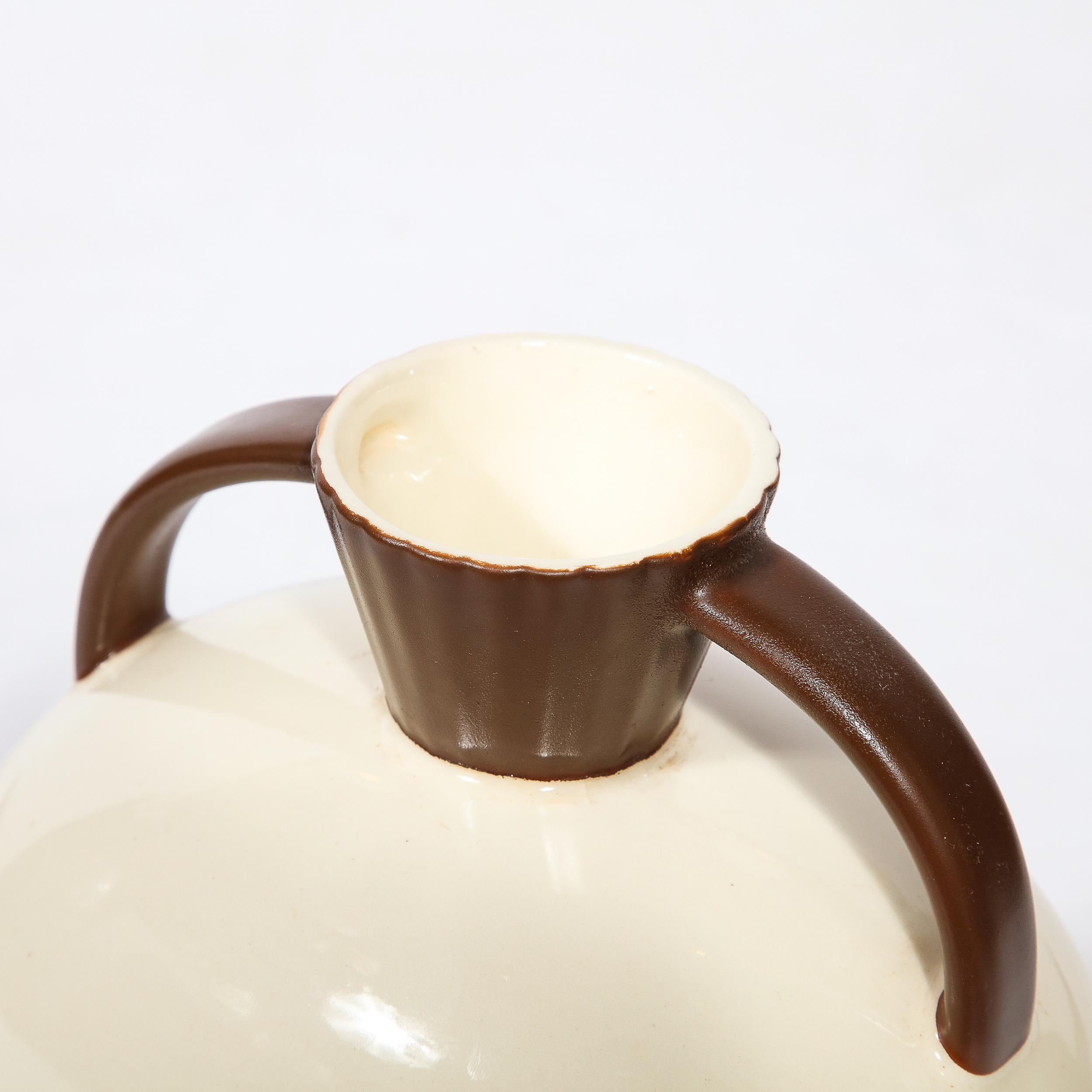 Tschechische, handgefertigte Art-Dco-Vase aus cremefarbener und bernsteinfarbener Keramik von Royal Crown im Angebot 3