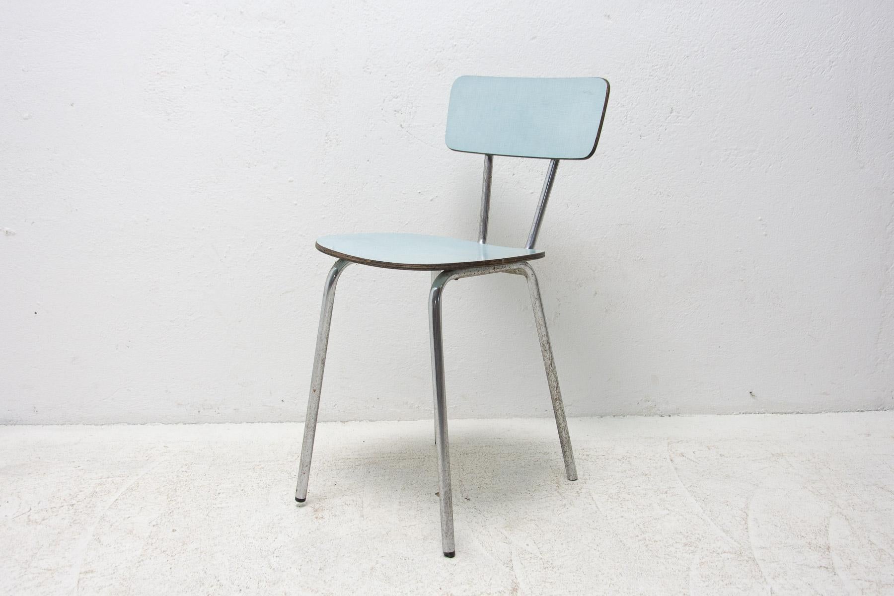 Mid-century color formica cafe or dining chair with chrome legs. Made in the 1960’s. In very good Vintage condition.

Measures: Height: 75 cm

Width: 37 cm

Depth: 38 cm

Seat height.: 46.