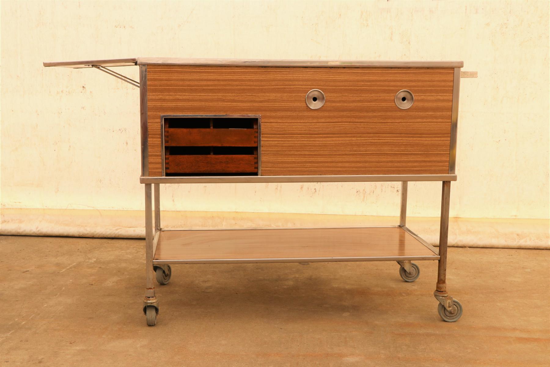 Czechoslovak Industrial Kitchen Serving Trolley on Wheels from the 1970s In Good Condition For Sale In Prague 8, CZ