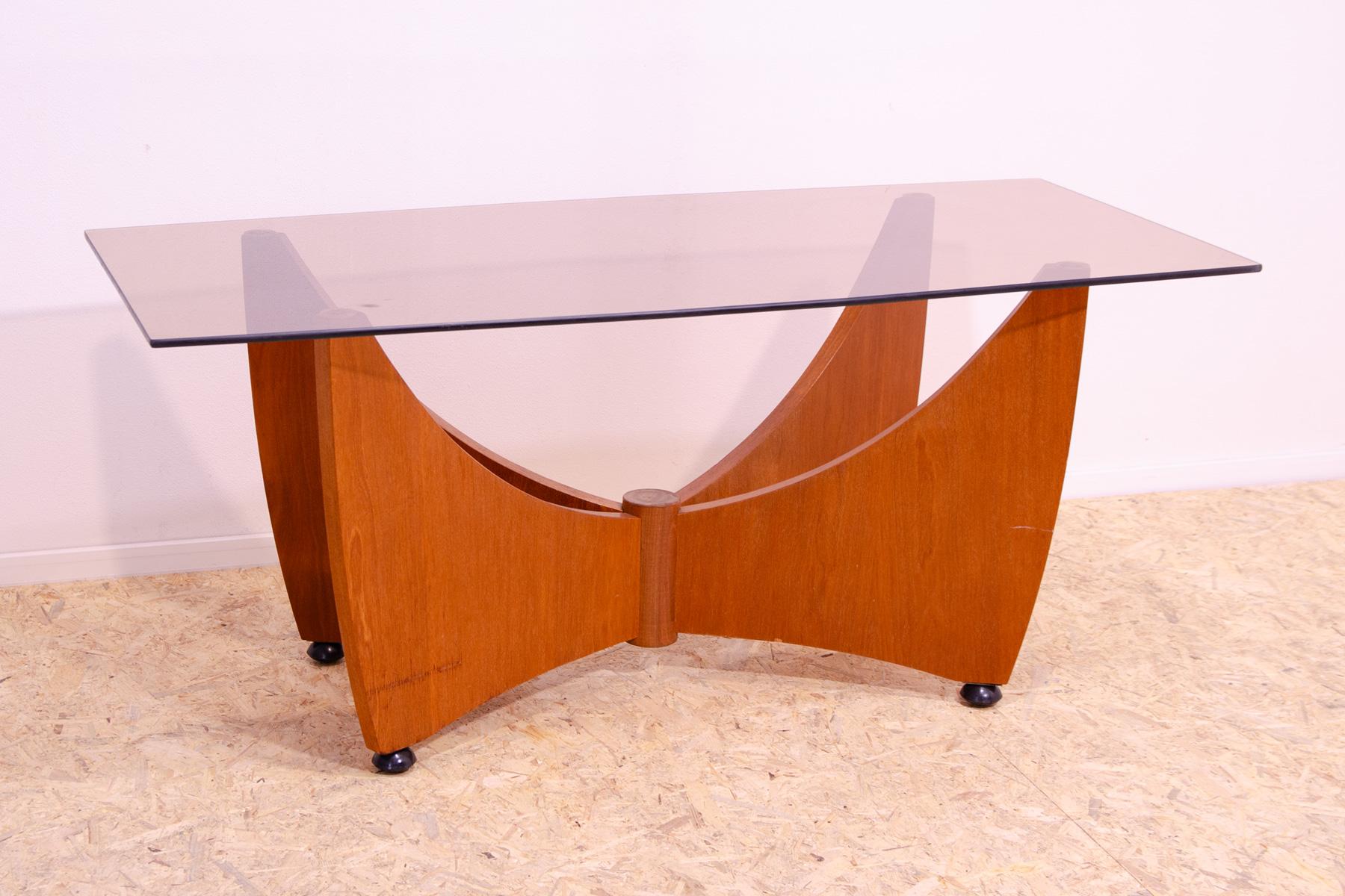 Mid-Century Modern Table basse en acajou tchécoslovaque, années 1980 en vente