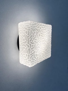 Par de lámparas de pared checoslovacas de cristal blanco de mediados de siglo, de OSVETLOVACI SKLO, década de los 70