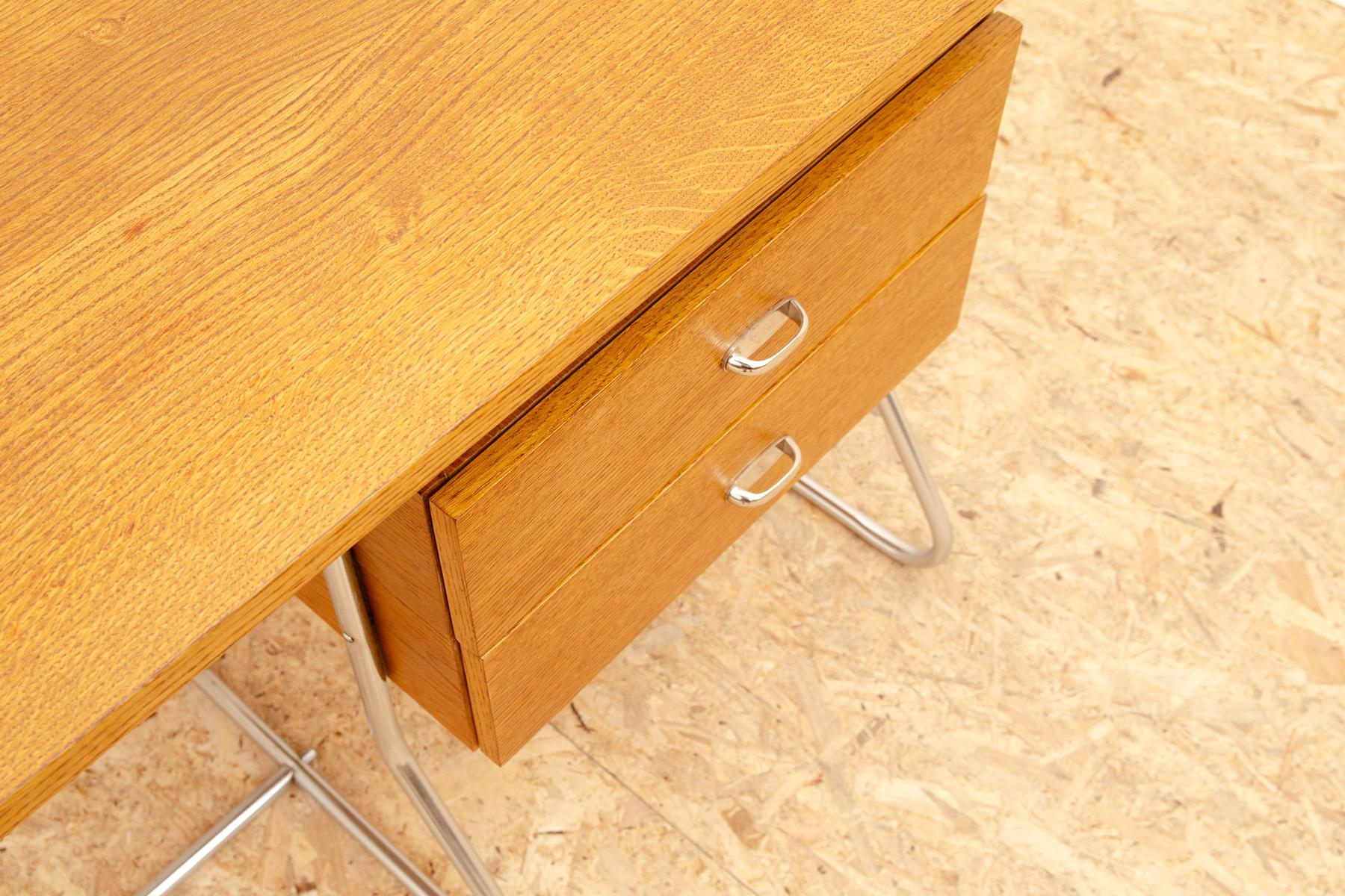 Escritorio modernista checoslovaco de cromo y madera, años 50, Europa en venta 3