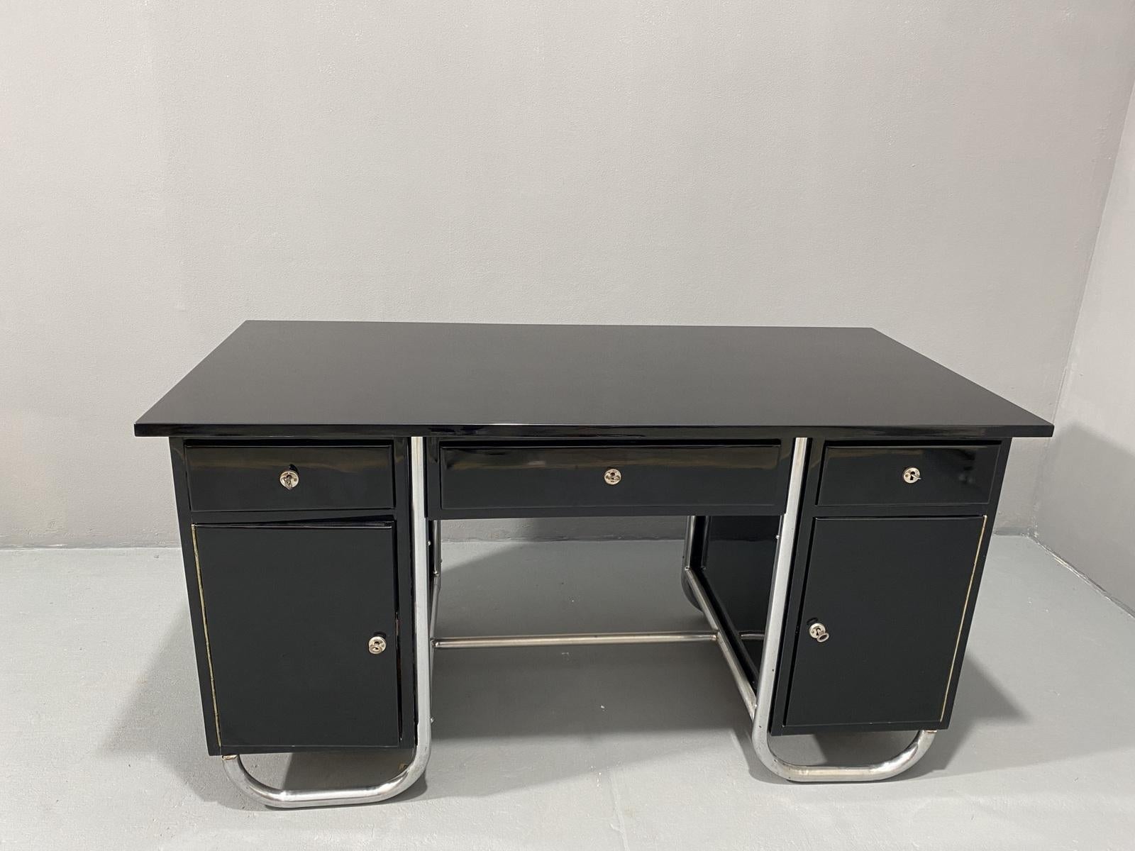 Escritorio modernista checoslovaco de cromo y madera, años 50, Europa Bauhaus en venta