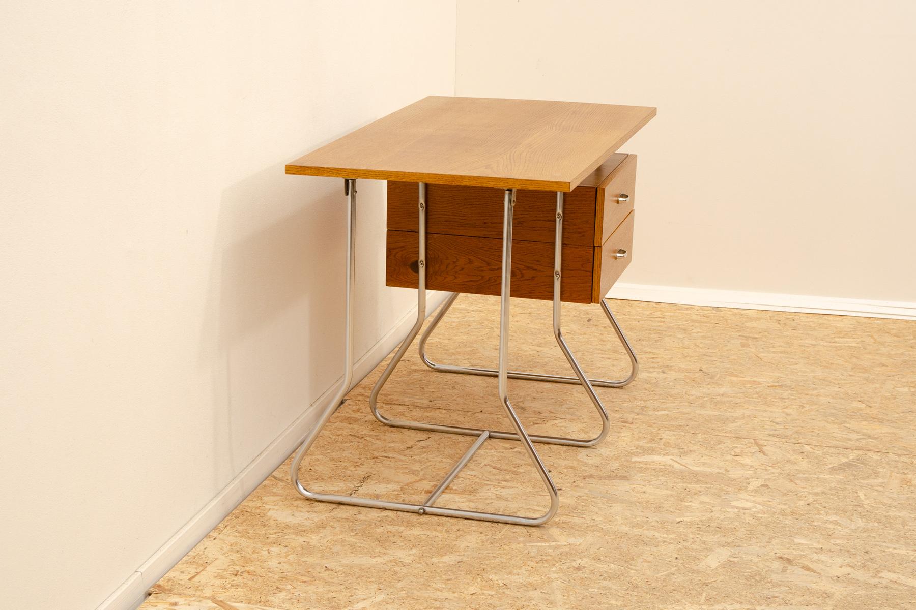 Escritorio modernista checoslovaco de cromo y madera, años 50, Europa siglo XX en venta