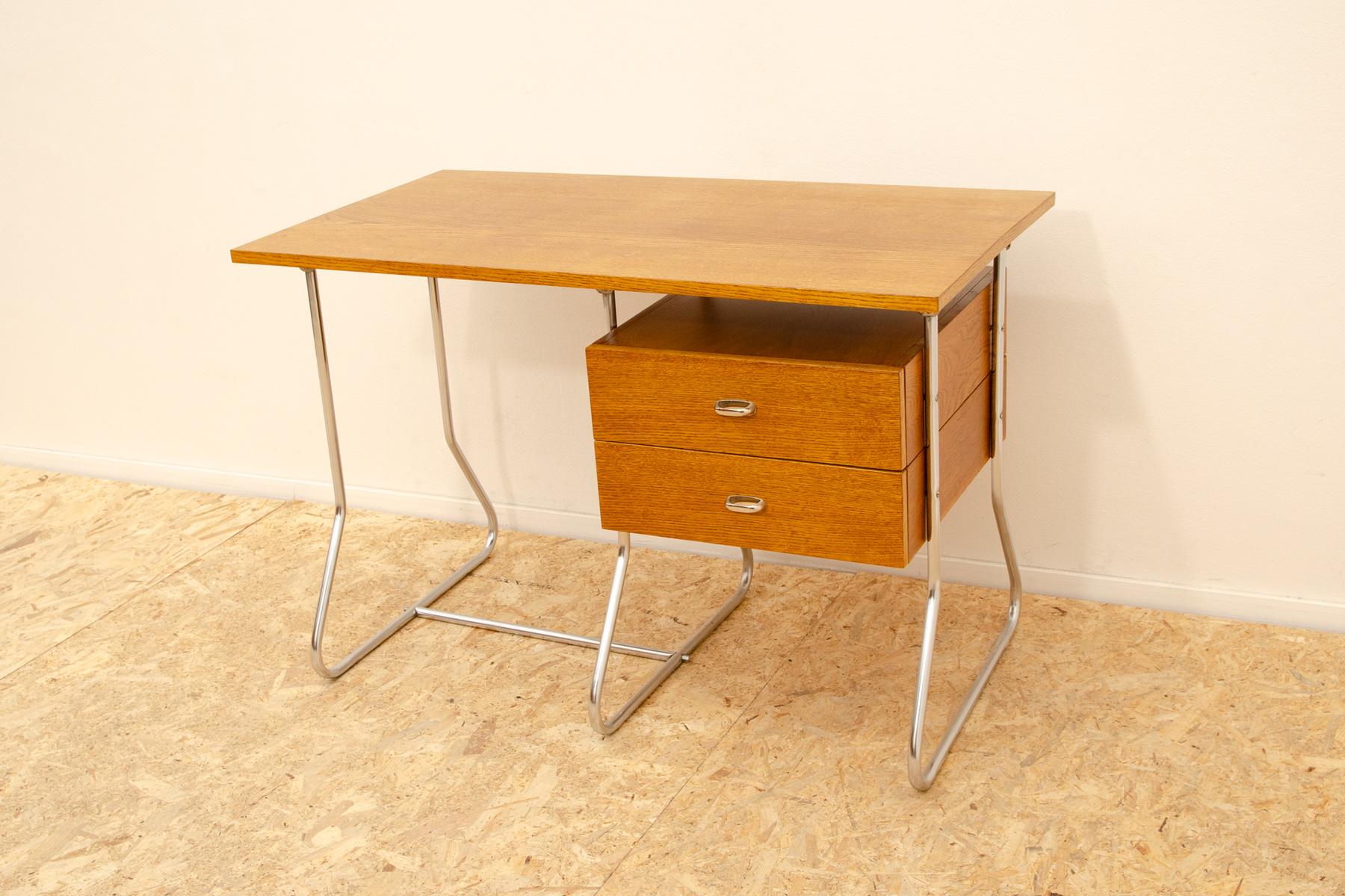 Escritorio modernista checoslovaco de cromo y madera, años 50, Europa en venta 1