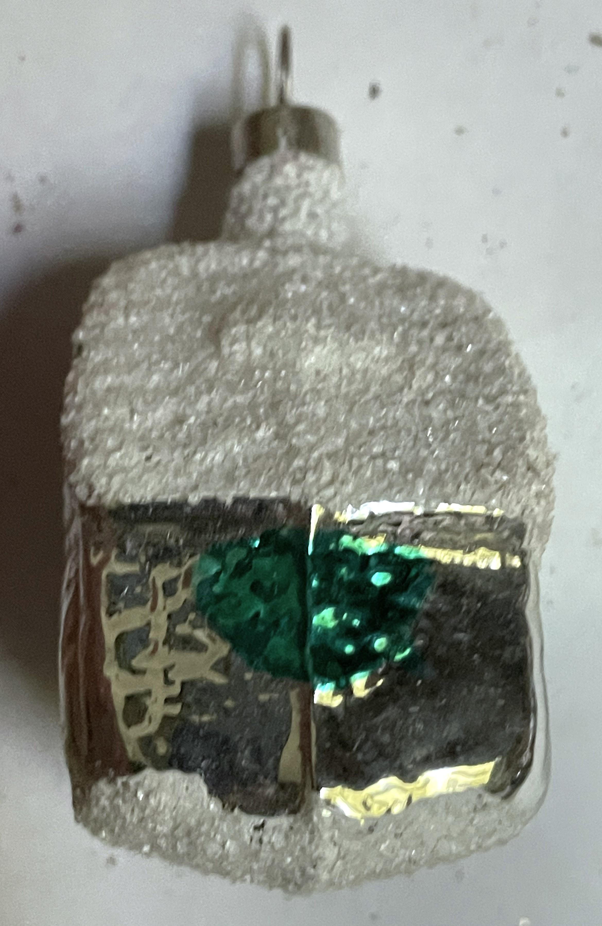 Checoslovaquia Casa/Cabaña Adorno de cristal de mercurio soplado a mano para árbol de Navidad Moderno de mediados de siglo en venta