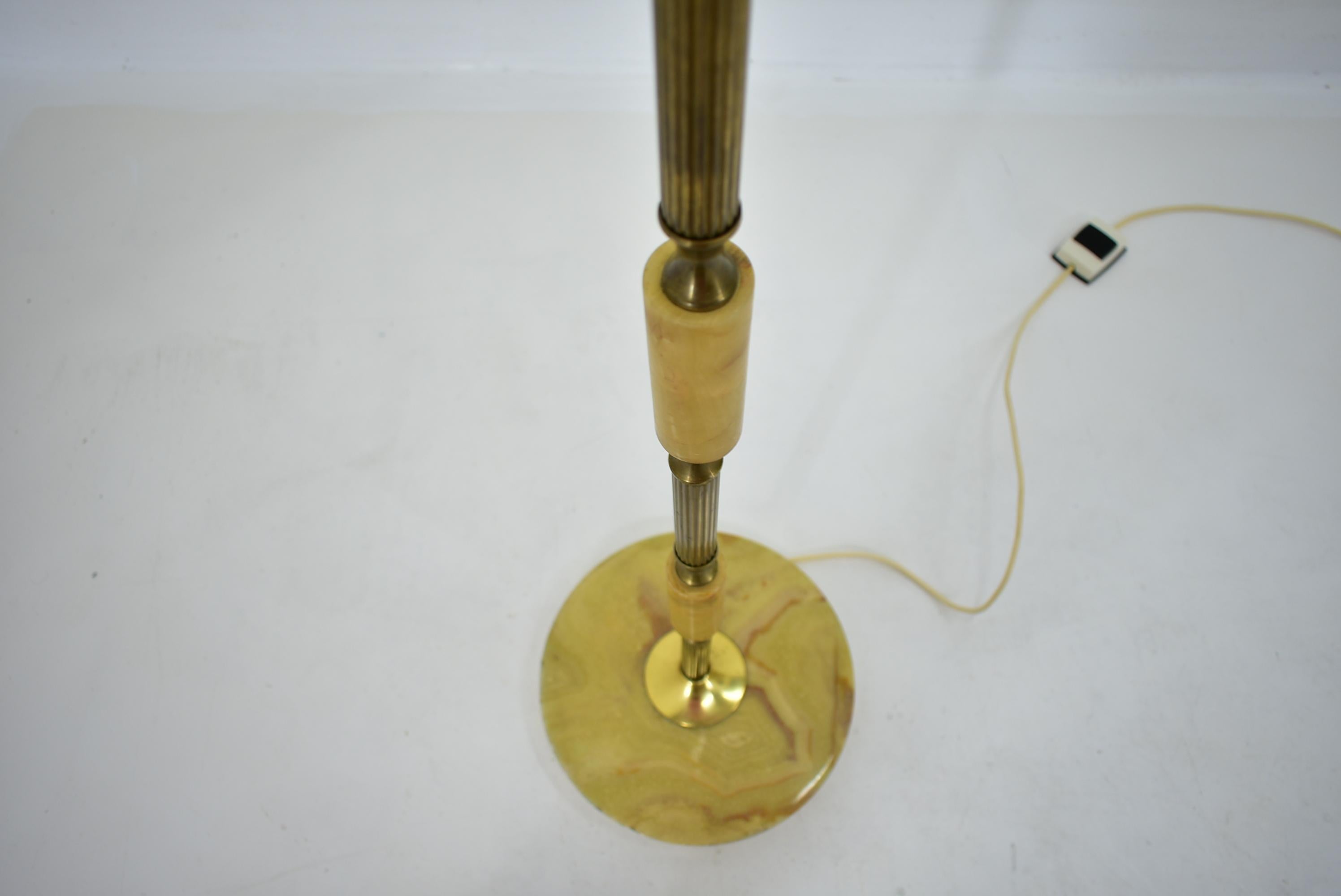 Czechoslovakia Mid-Century Floor Lamp in Alabaster and Brass, 1950s For Sale 5