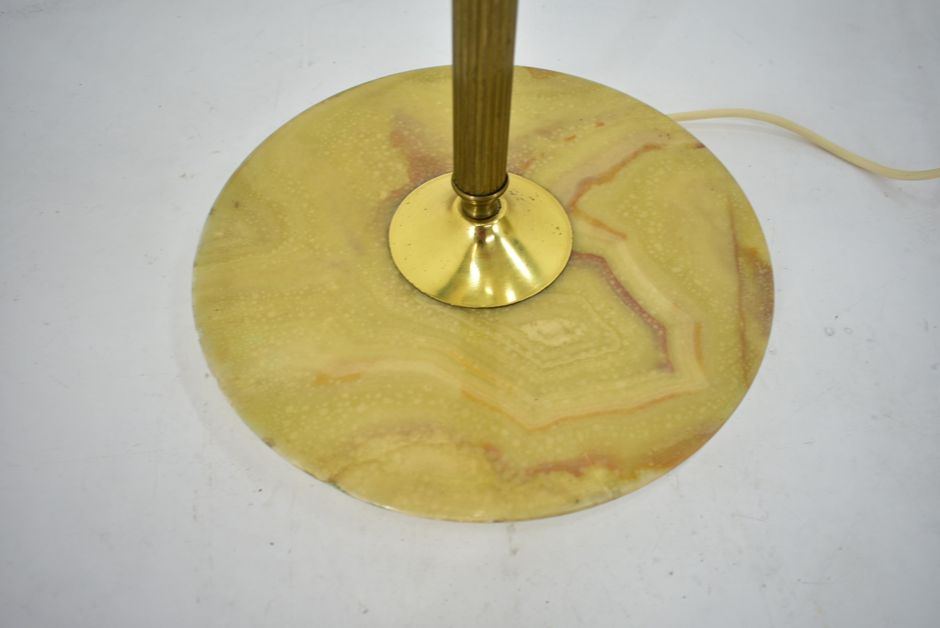 Czechoslovakia Mid-Century Floor Lamp in Alabaster and Brass, 1950s For Sale 8