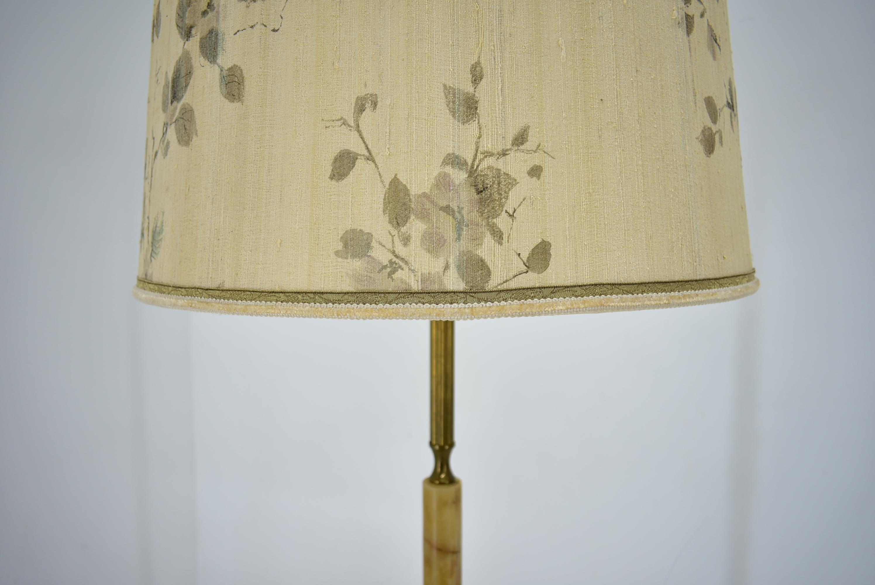 Czechoslovakia Mid-Century Floor Lamp in Alabaster and Brass, 1950s For Sale 12