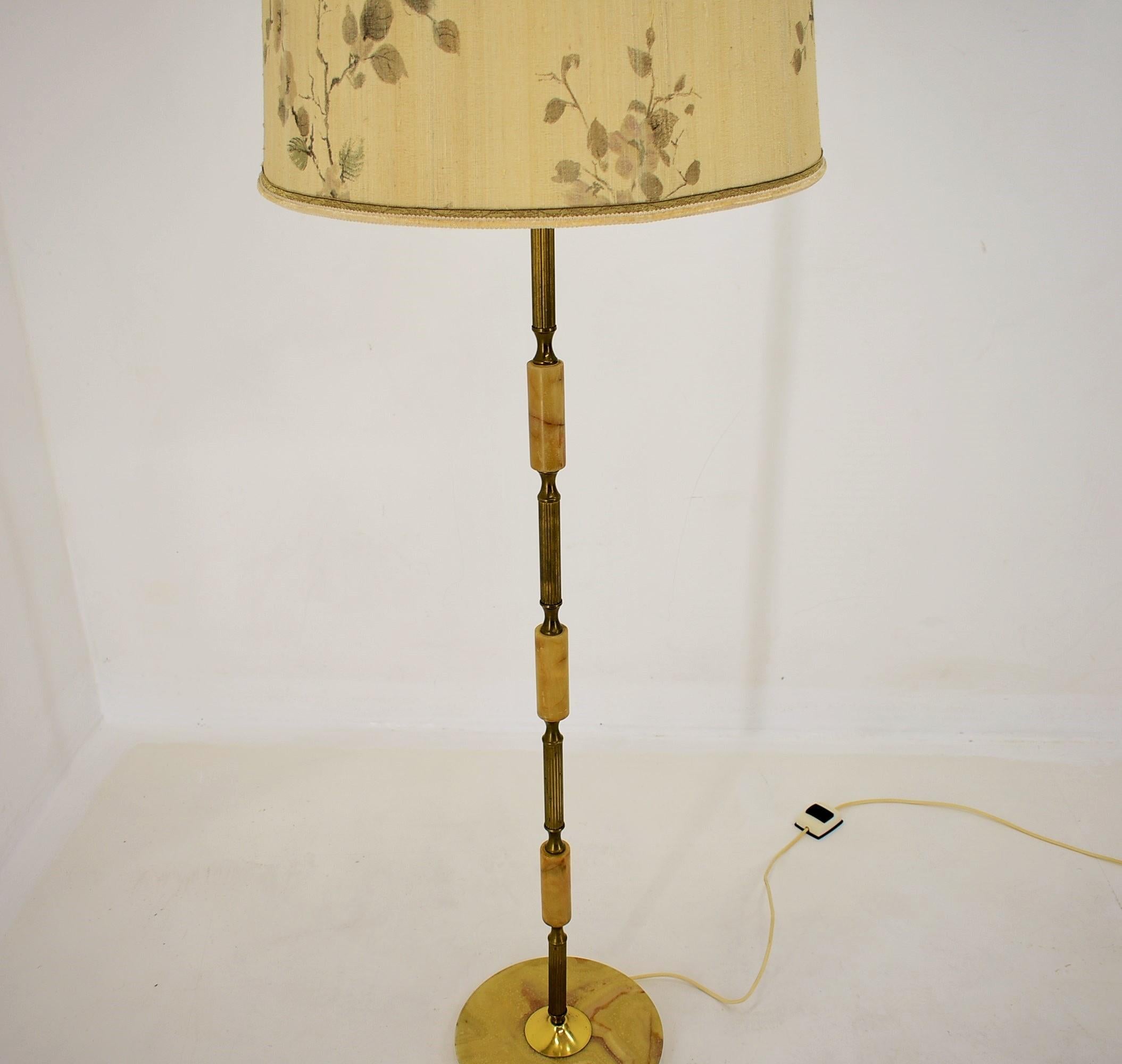 Mid-Century Modern Czechoslovakia Mid-Century Floor Lamp in Alabaster and Brass, 1950s For Sale