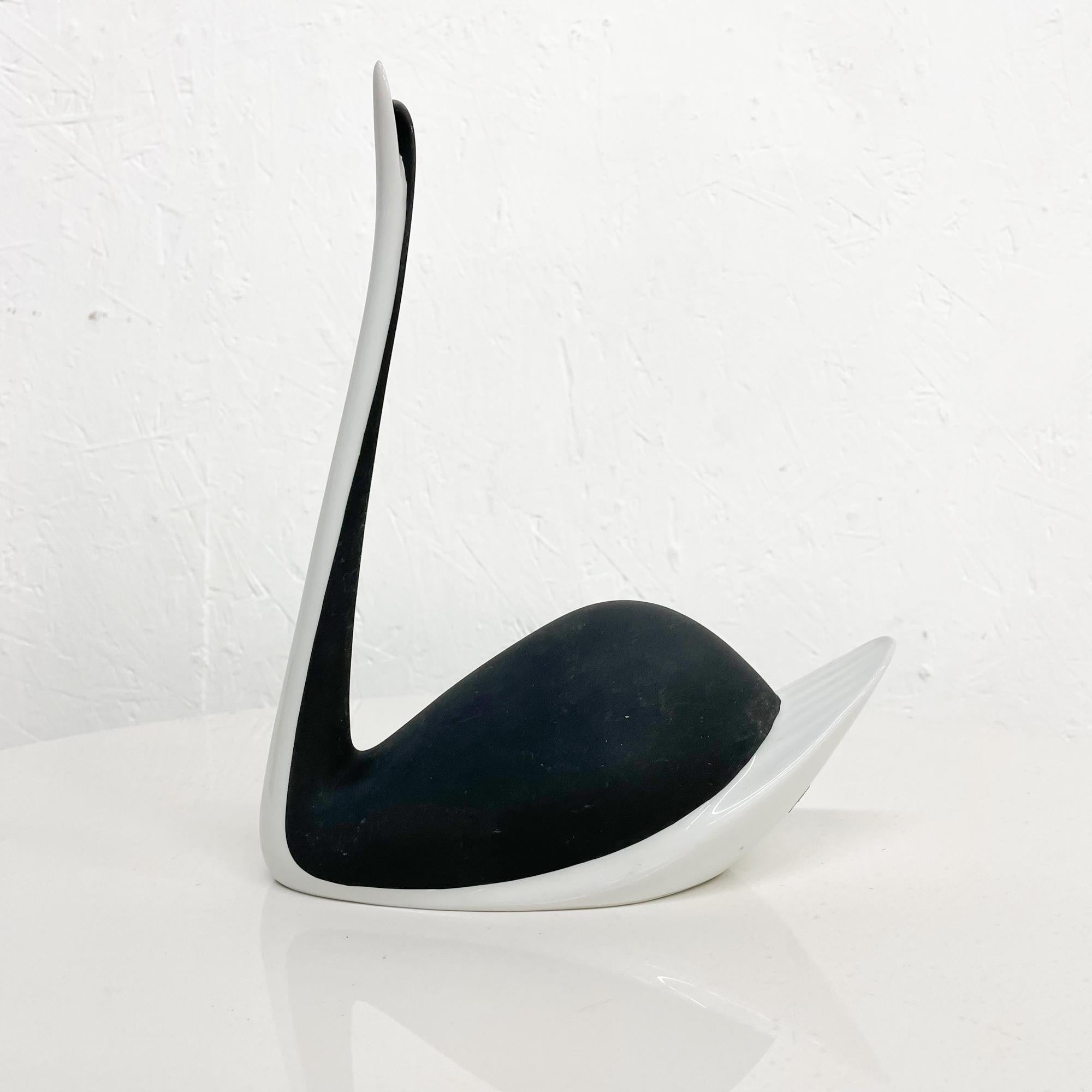 Porcelain Swan
Elegant modernism Swan porcelain by Royal DUX Bohemia made in Czechoslovakia
By award winning designer modernist Jaroslav Jezek
Maker stamped retains gold paper stamp.
Measures: 8.5 D x 3.25 W x 9.5 H inches
Preowned unrestored