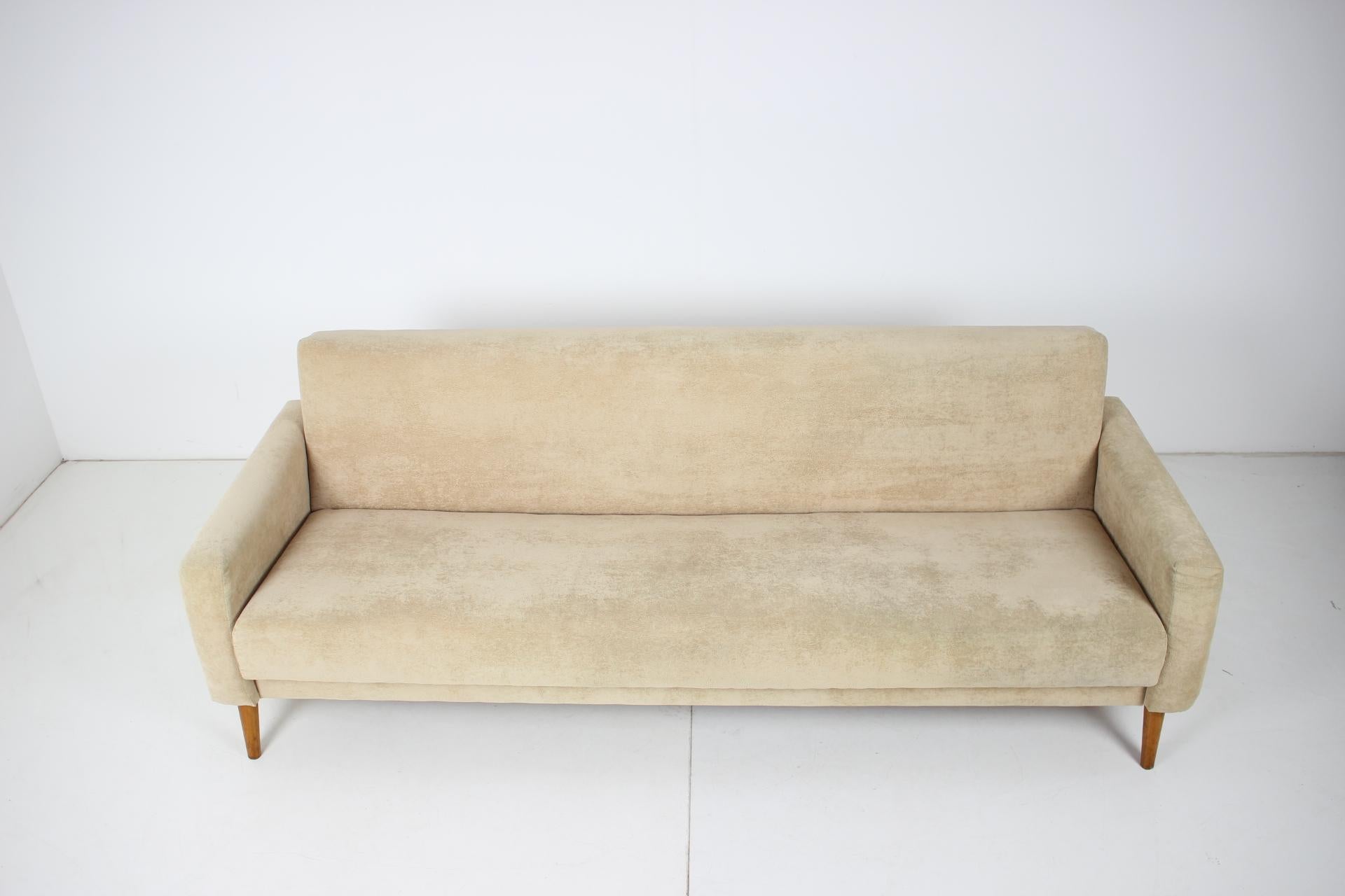 Mid-Century Modern Czechoslovakia Stylish Adjustable 3-Seat Sofa, 1960‘s