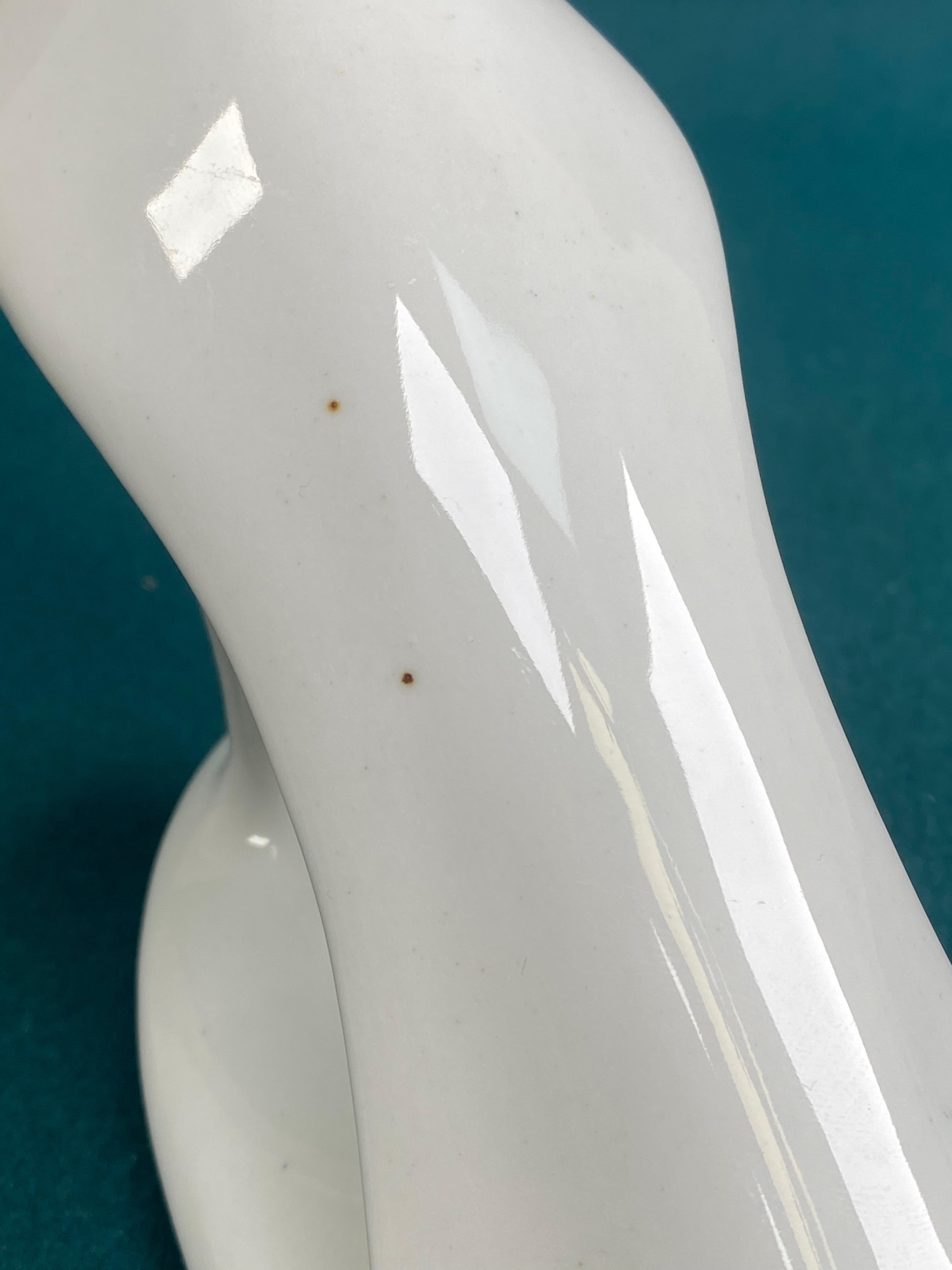 Figurilla de pavo real de porcelana blanca de Checoslovaquia por Jaroslav Jezek para Royal Dux Porcelana en venta
