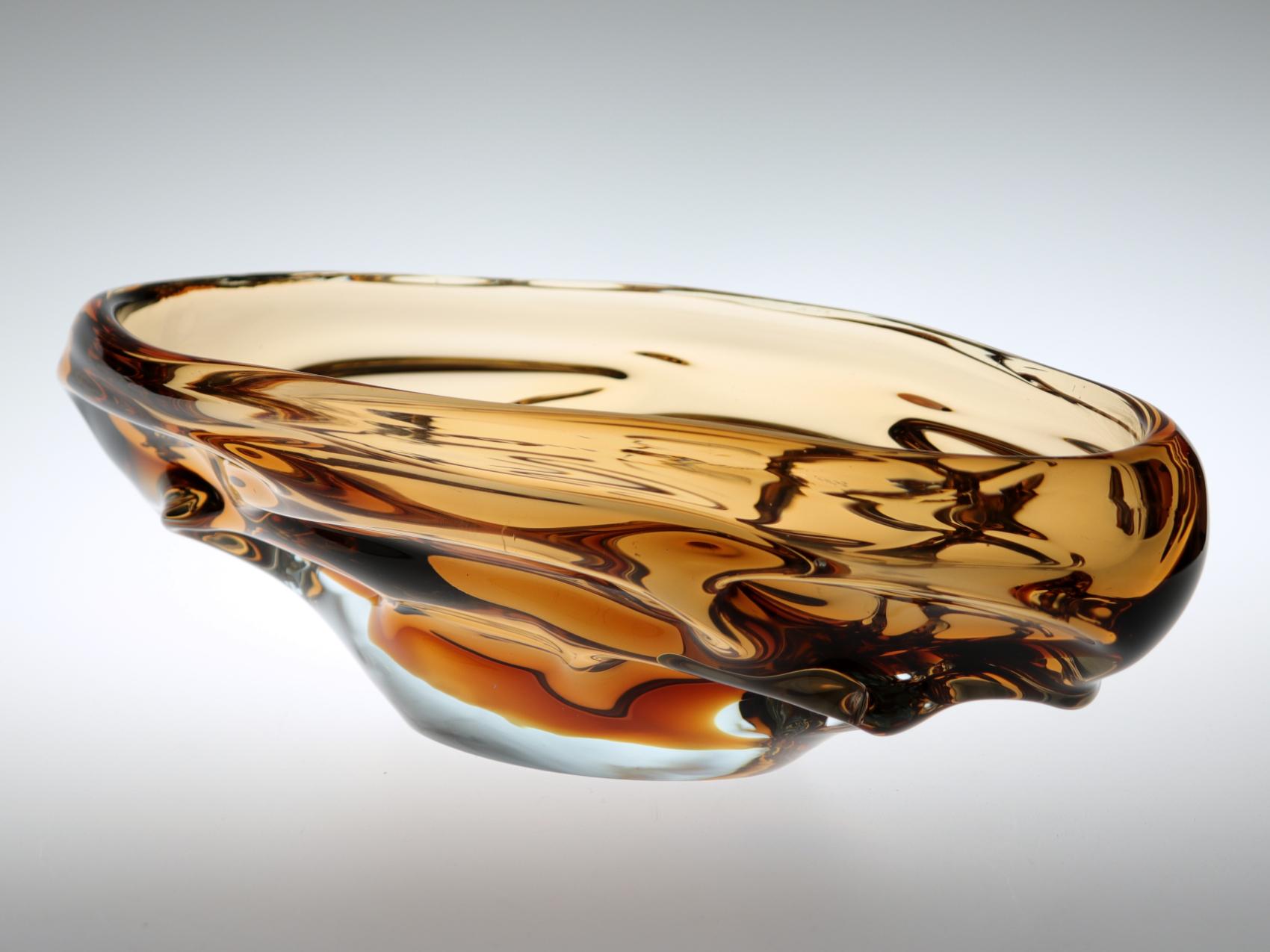 This is a wonderful massive Skrdlovice glass bowl in amber color. This stunning bohemian glass bowl was designed by Jan Beranek in the 1960s and made in Skrdlovice glasswork. Very good condition, no chips.
    