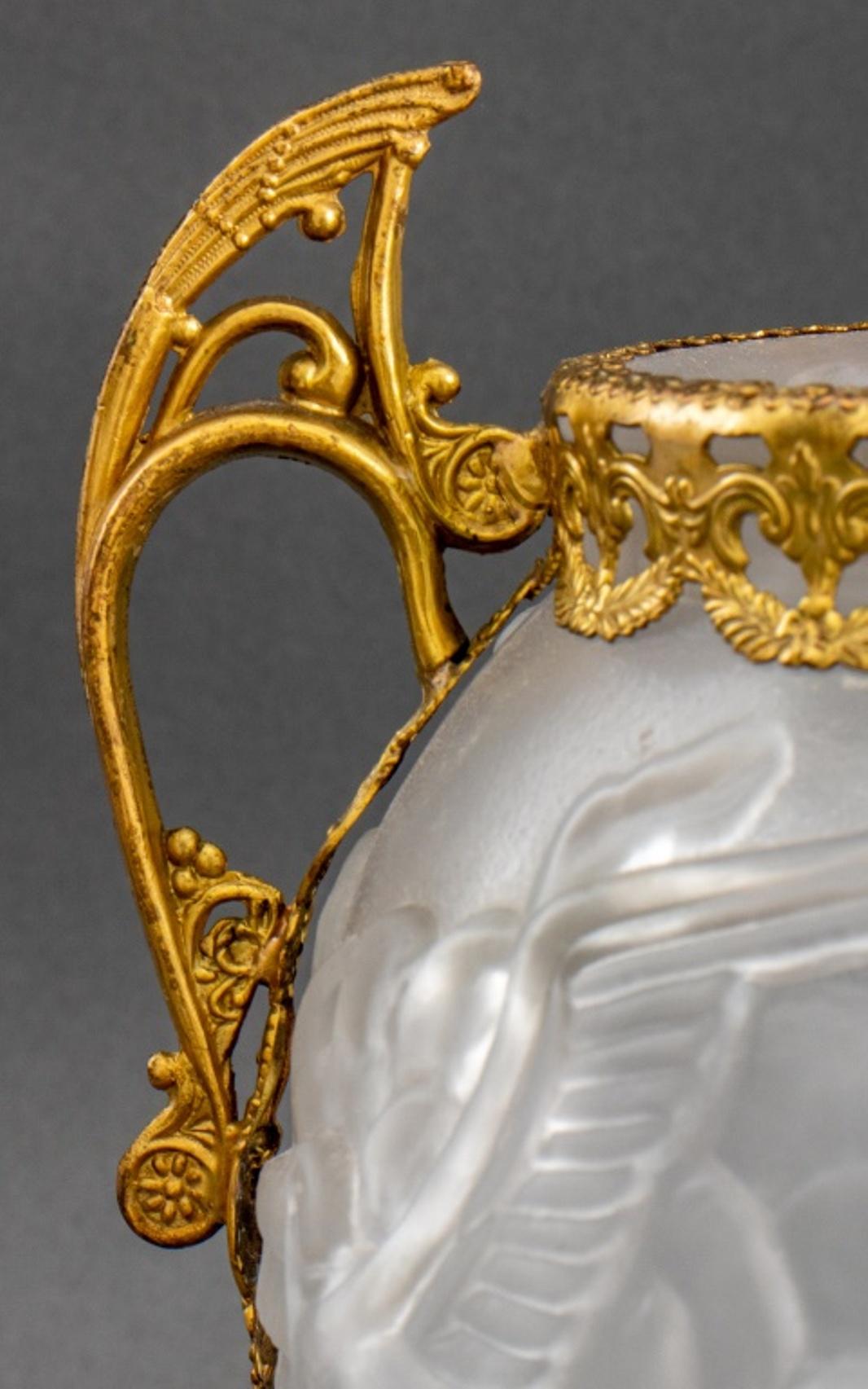 Tschechoslowakei-Vase aus vergoldetem Metall und Glas im Art déco-Stil (Vergoldet) im Angebot