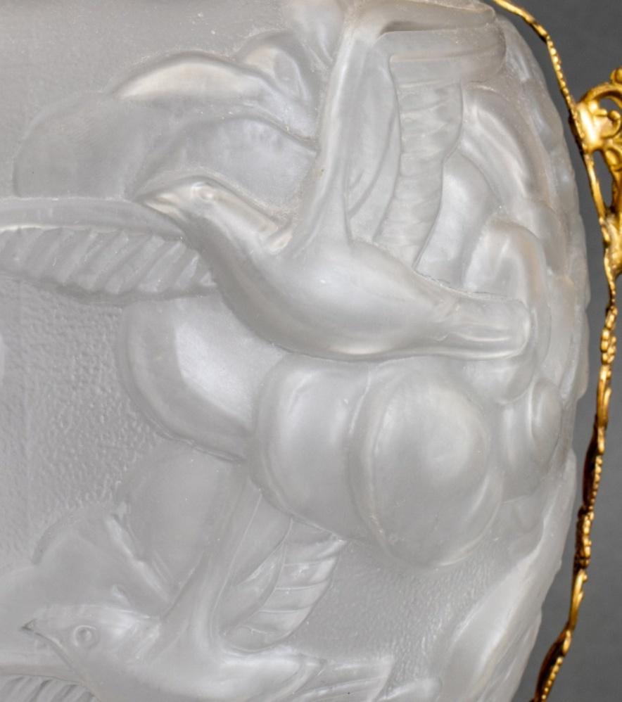 Tschechoslowakei-Vase aus vergoldetem Metall und Glas im Art déco-Stil (20. Jahrhundert) im Angebot