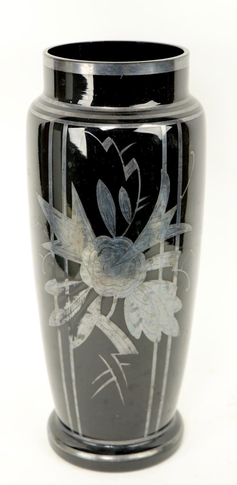 Stylish 1930s black glass vase with Art Deco silver deposit decorative overlay. The vase is in very good condition, free of chips and cracks, the silver deposit shows some wear, and minor loss, as shown in pictures.