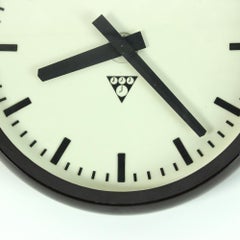 Czechoslovakian Bakelite Clock PV 301 from Pragotron, 1984