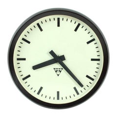 Vintage Czechoslovakian Bakelite Clock PV 301 from Pragotron, 1984