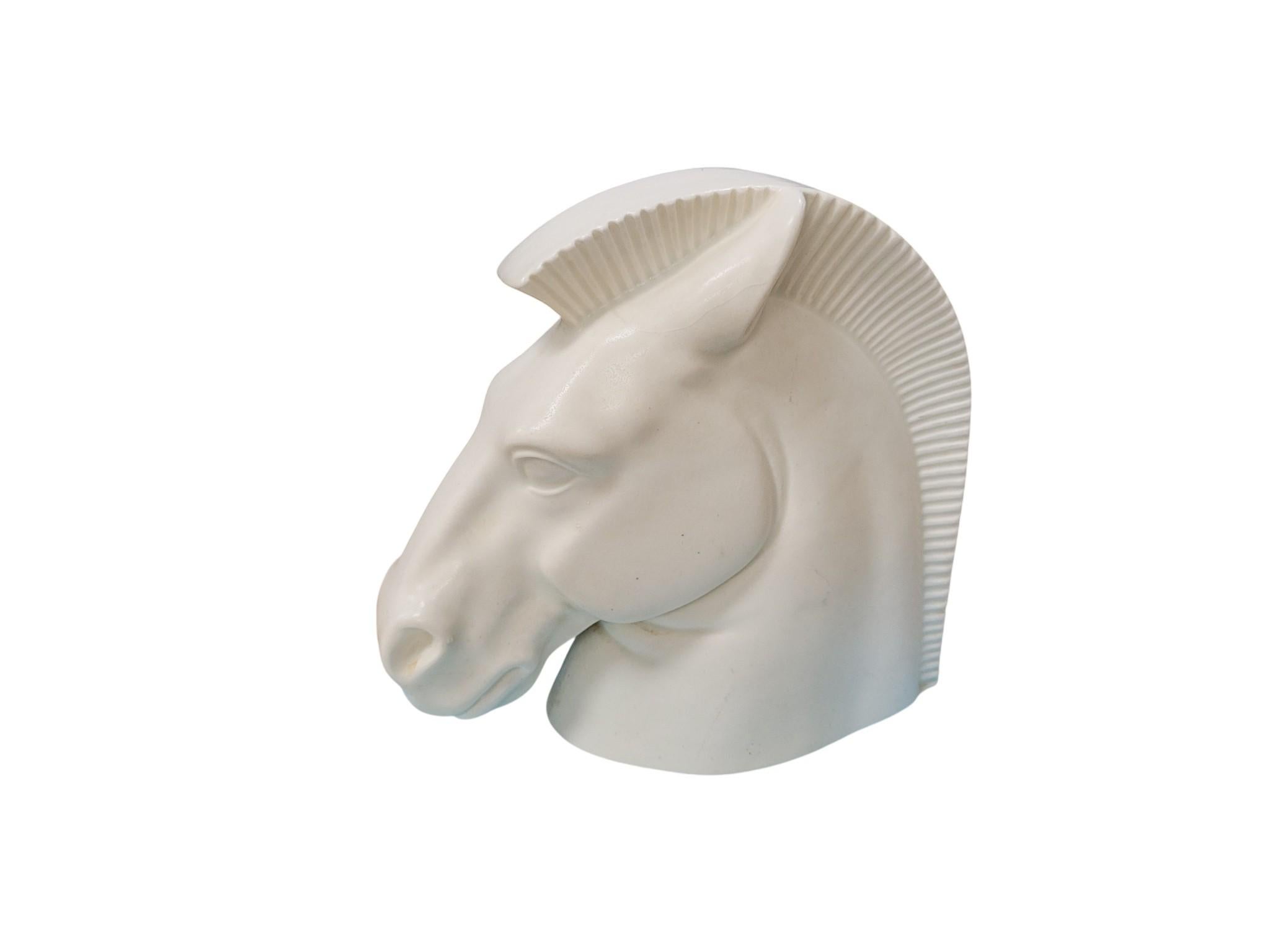 Ceco Busto di cavallo in porcellana di bisquit cecoslovacca, 1920-1960 circa in vendita