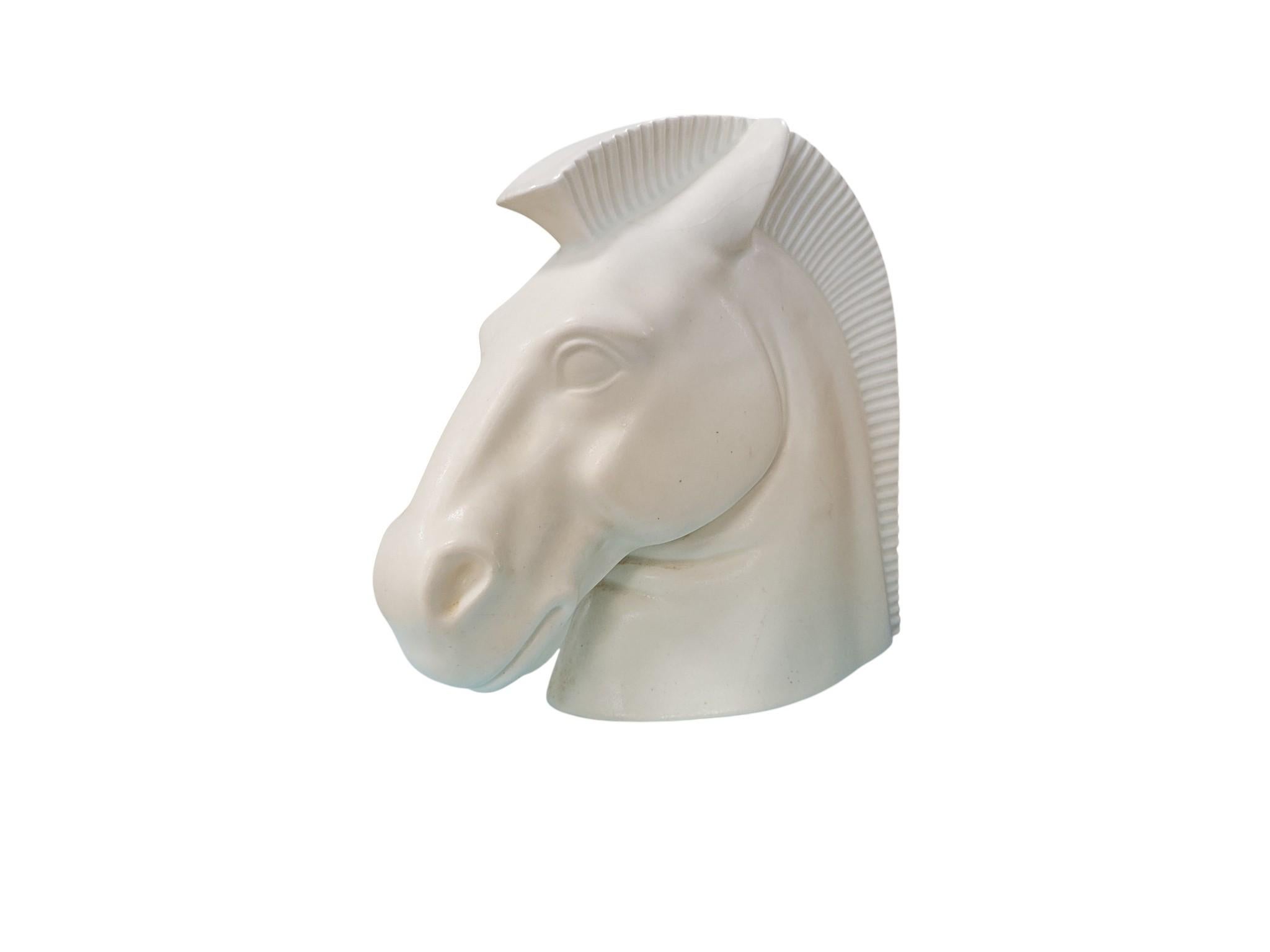 XX secolo Busto di cavallo in porcellana di bisquit cecoslovacca, 1920-1960 circa in vendita