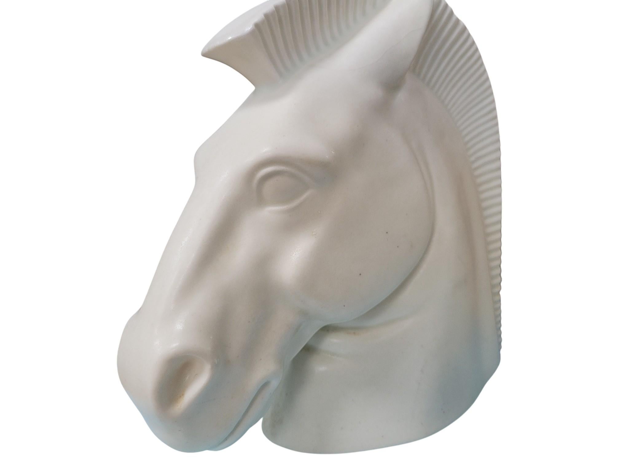 Porcellana Busto di cavallo in porcellana di bisquit cecoslovacca, 1920-1960 circa in vendita