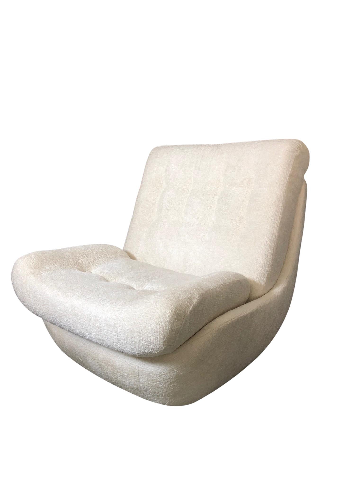 Mid-Century Modern Czechoslovakian White Boucle Big Atlantis Armchairs, 1960s, Set of 2