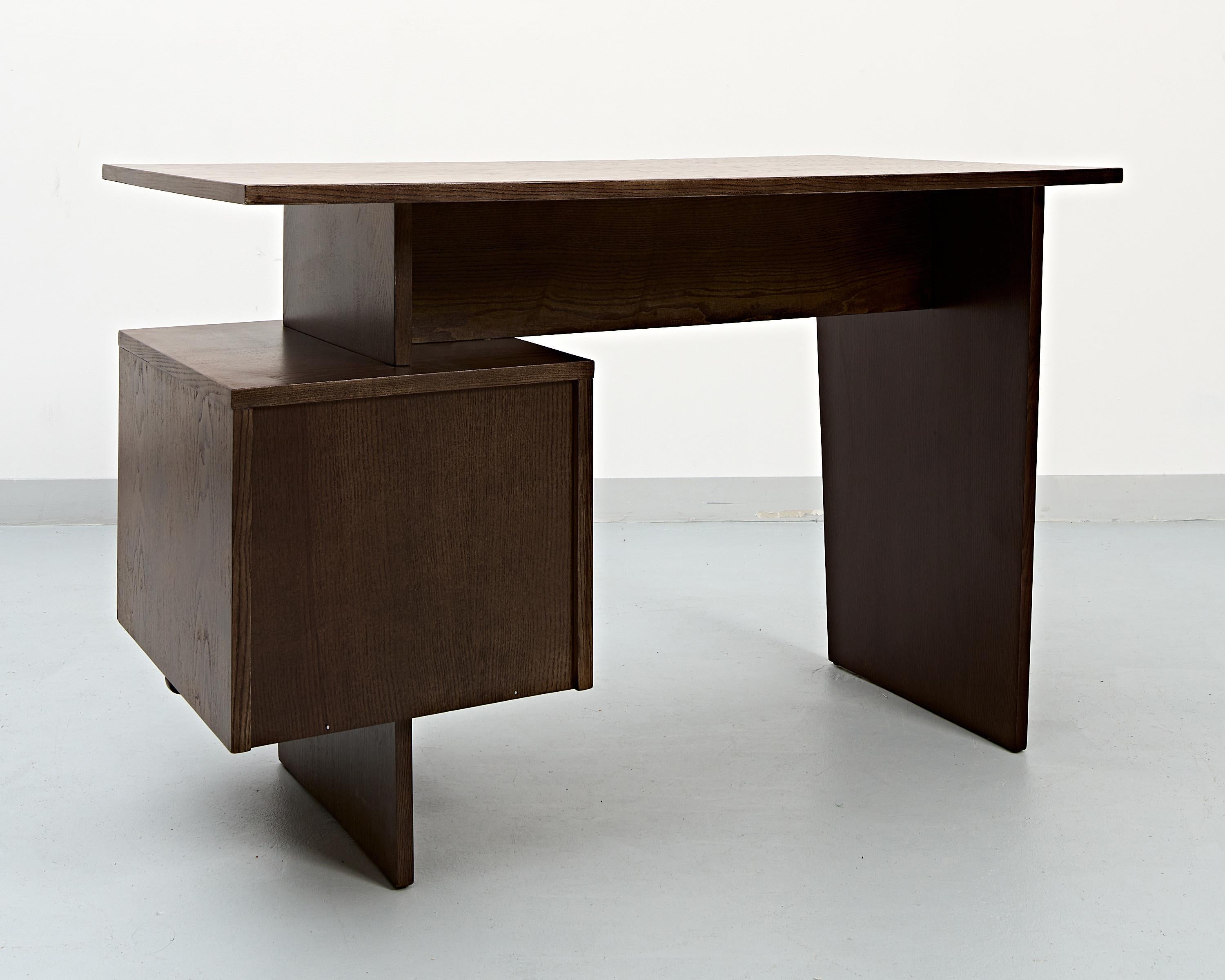 Czechoslovakian Writing Desk by Bohumil Landsman for Jitona, 1970s For Sale 1