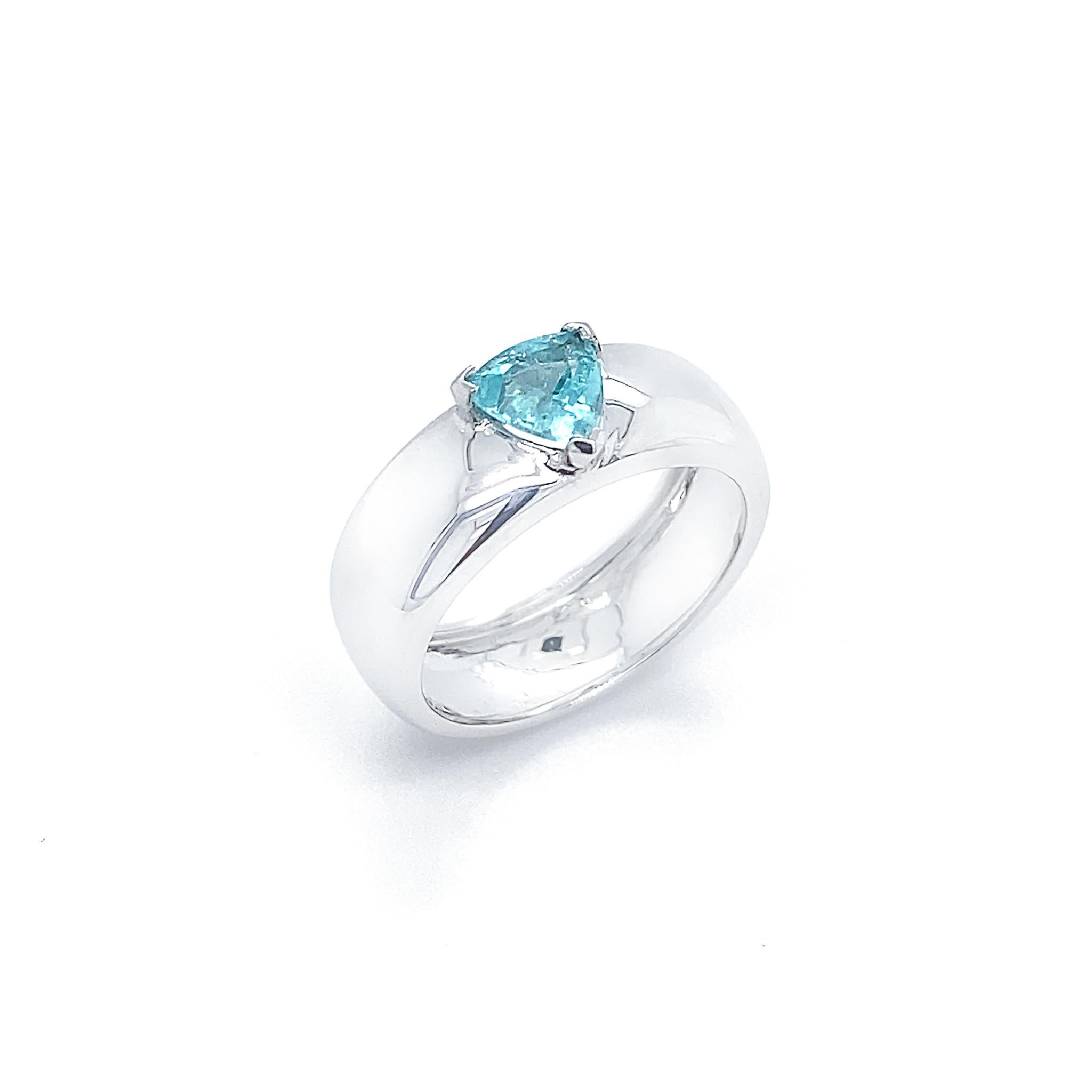 Minimal for the everyday yet still quite the statement, the neon-glow of this ICA-certified 0.67ct trillion-cut Brazilian Paraiba takes the stage on this solid 18K gold band ring. 

Set by the House of Dilys' skilled craftsmen, trained and attuned