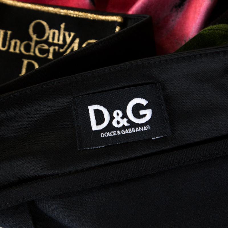 D & G Only Under 40 Vintage Black Rose Printed Satin Pencil Skirt L In Good Condition In Dubai, Al Qouz 2