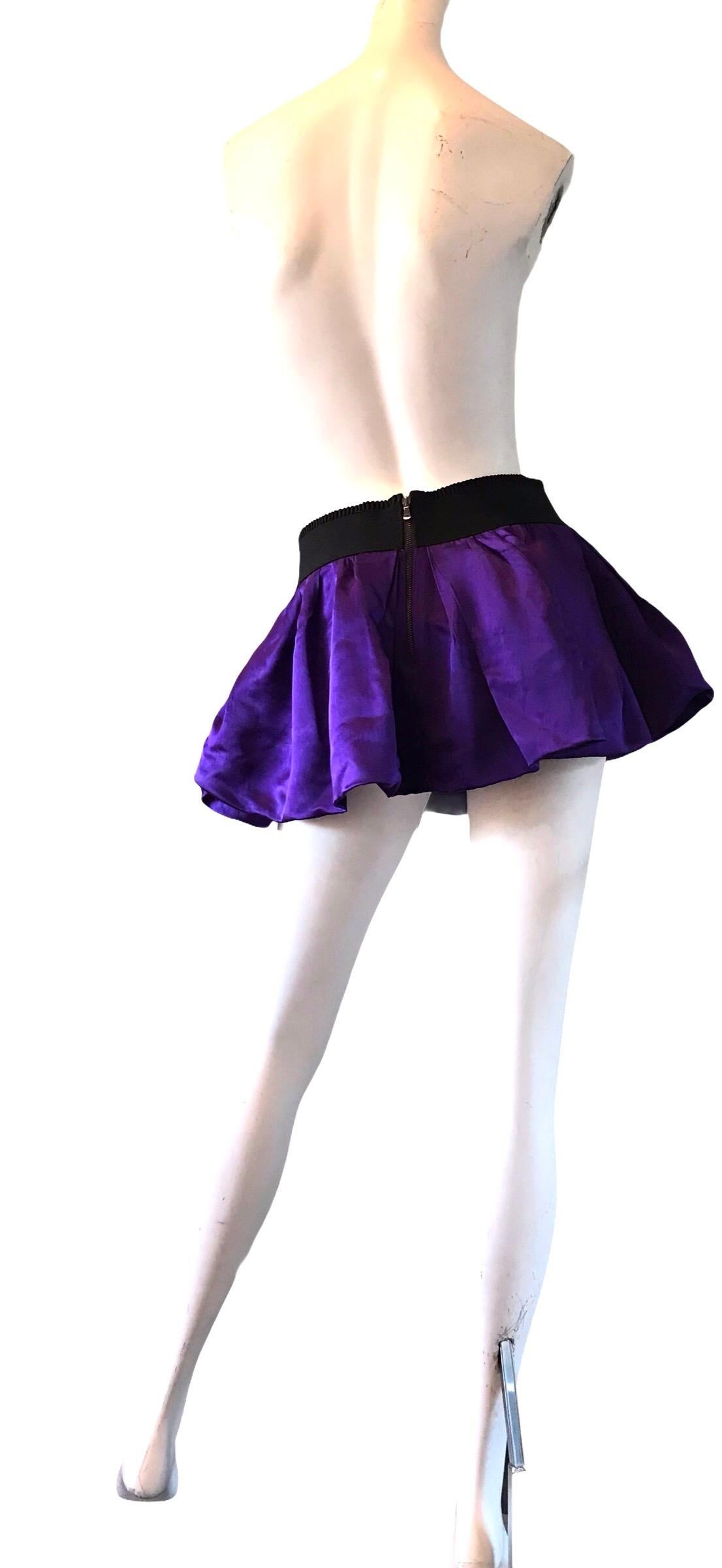 D&G purple ruffle micro skirt. Condition: fair, some wear. Sz M / US 6 / IT42

28