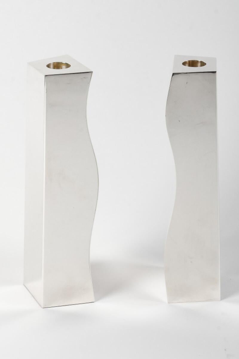 Large pair of solid silver candlesticks in a “constructivist” shape which fit one inside the other. “Olds” proof numbered 8/40

Dimensions: Height: 29.5 cm Base: 9cm x 6.5 cm

On one: title mark (swan)
On the other: Height: 29.5 cm Base: 9.5 cm
on