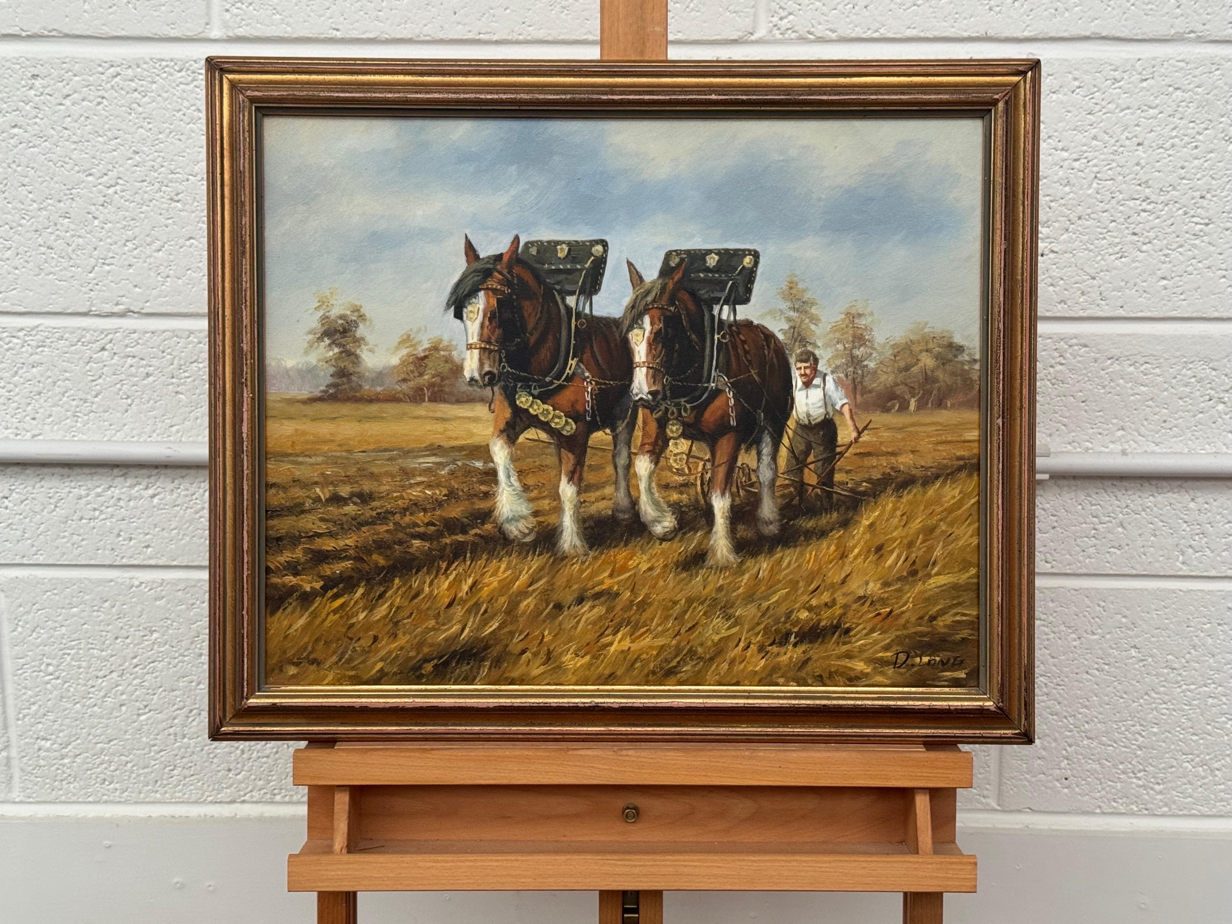 Chevaux Clydesdale et fermier labourant un champ d'automne doré dans une campagne rurale - École anglaise Painting par D Long