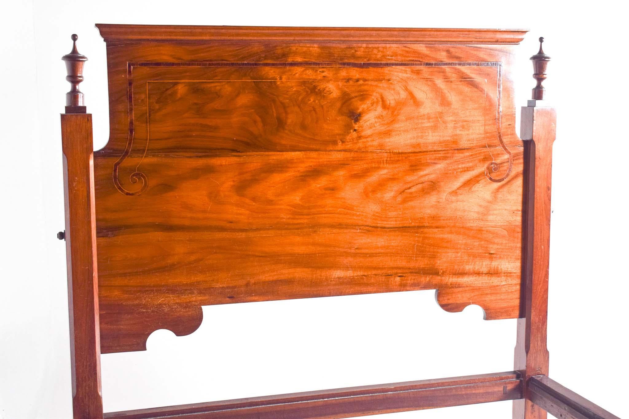 Doppelbett im Stil von D. Maria, aus Palisanderholz, Portugal, 19. Jahrhundert. (Romantik) im Angebot