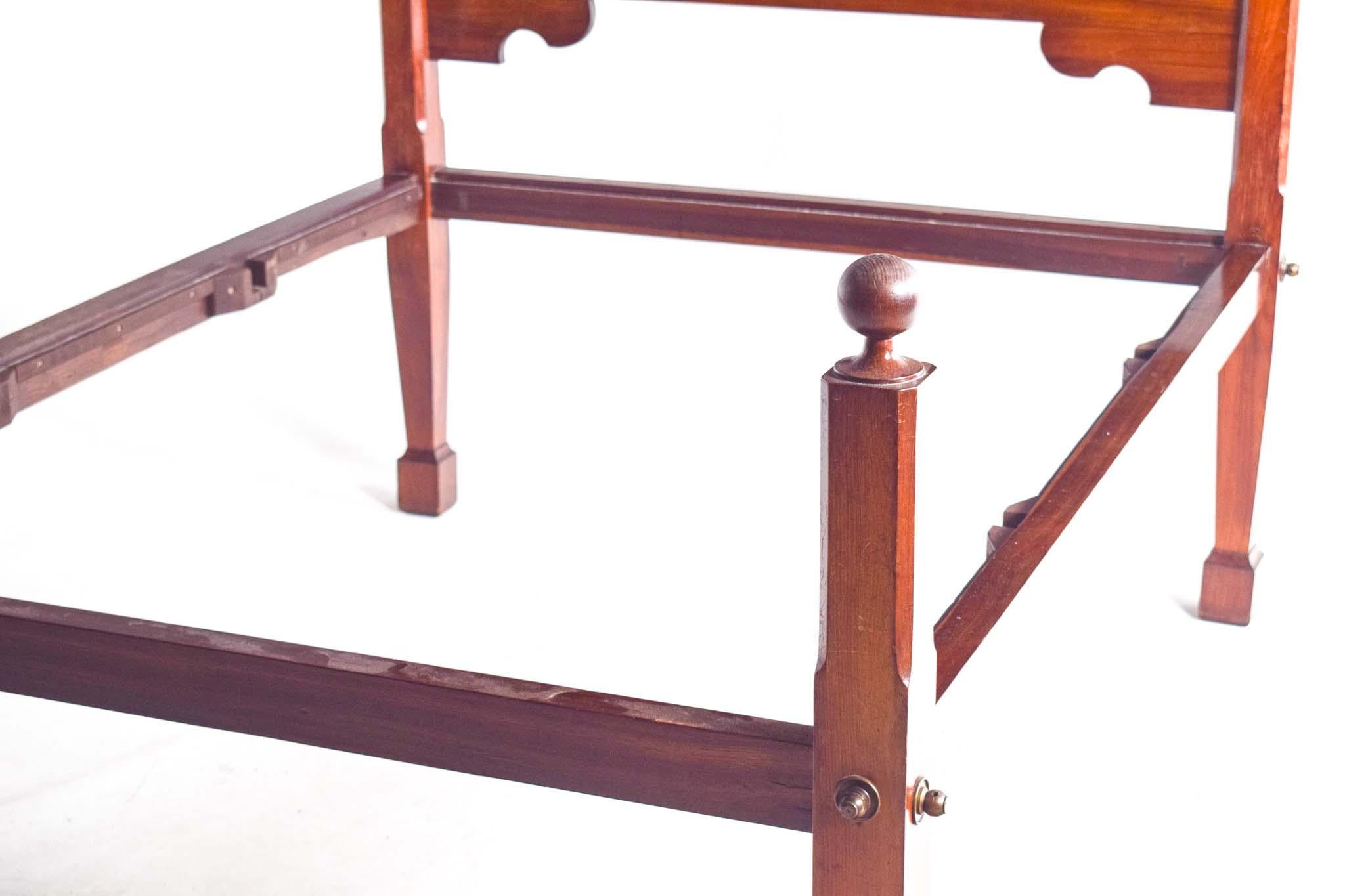 Doppelbett im Stil von D. Maria, aus Palisanderholz, Portugal, 19. Jahrhundert. (Portugiesisch) im Angebot