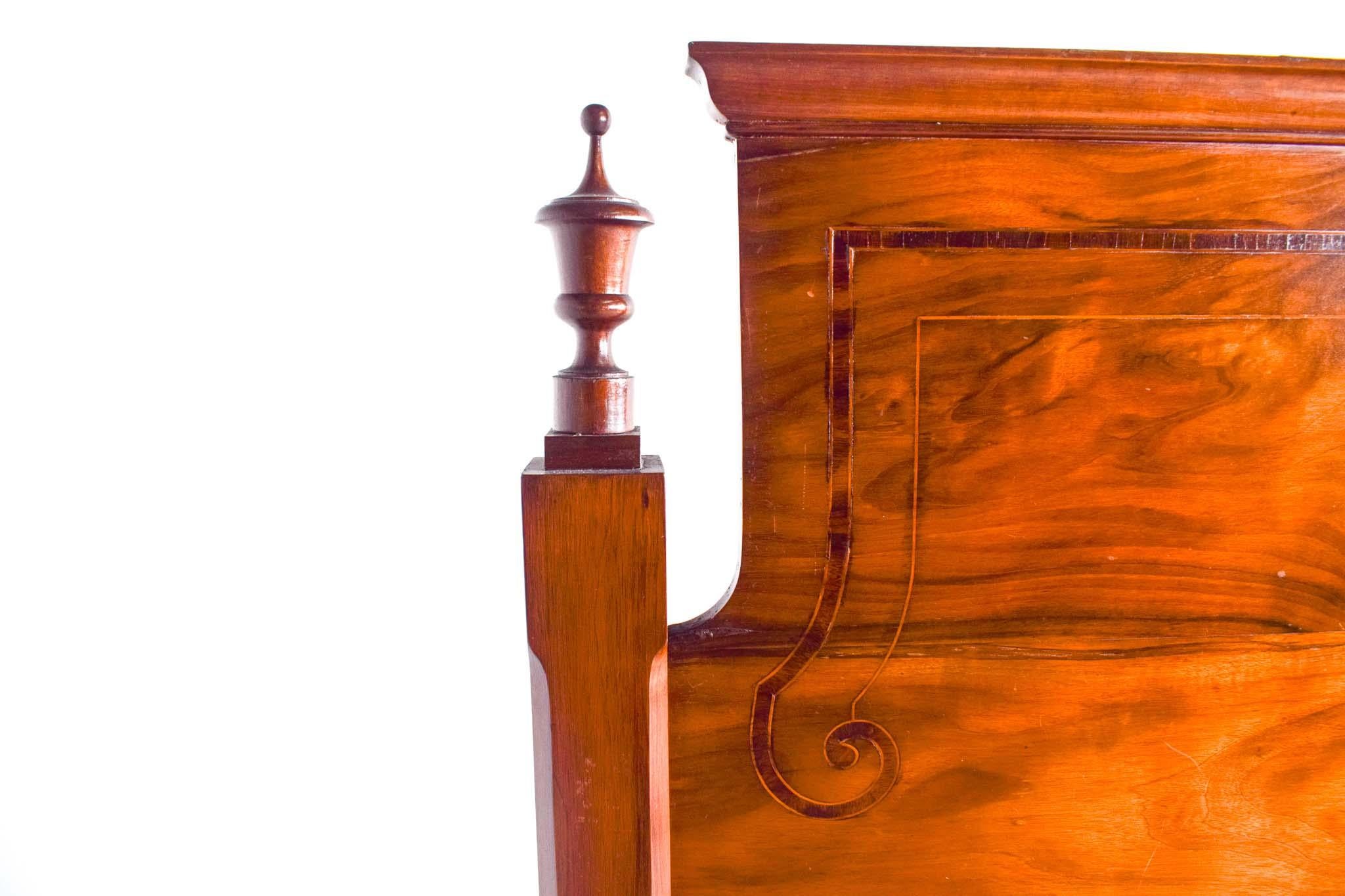 Doppelbett im Stil von D. Maria, aus Palisanderholz, Portugal, 19. Jahrhundert. (Rosenholz) im Angebot