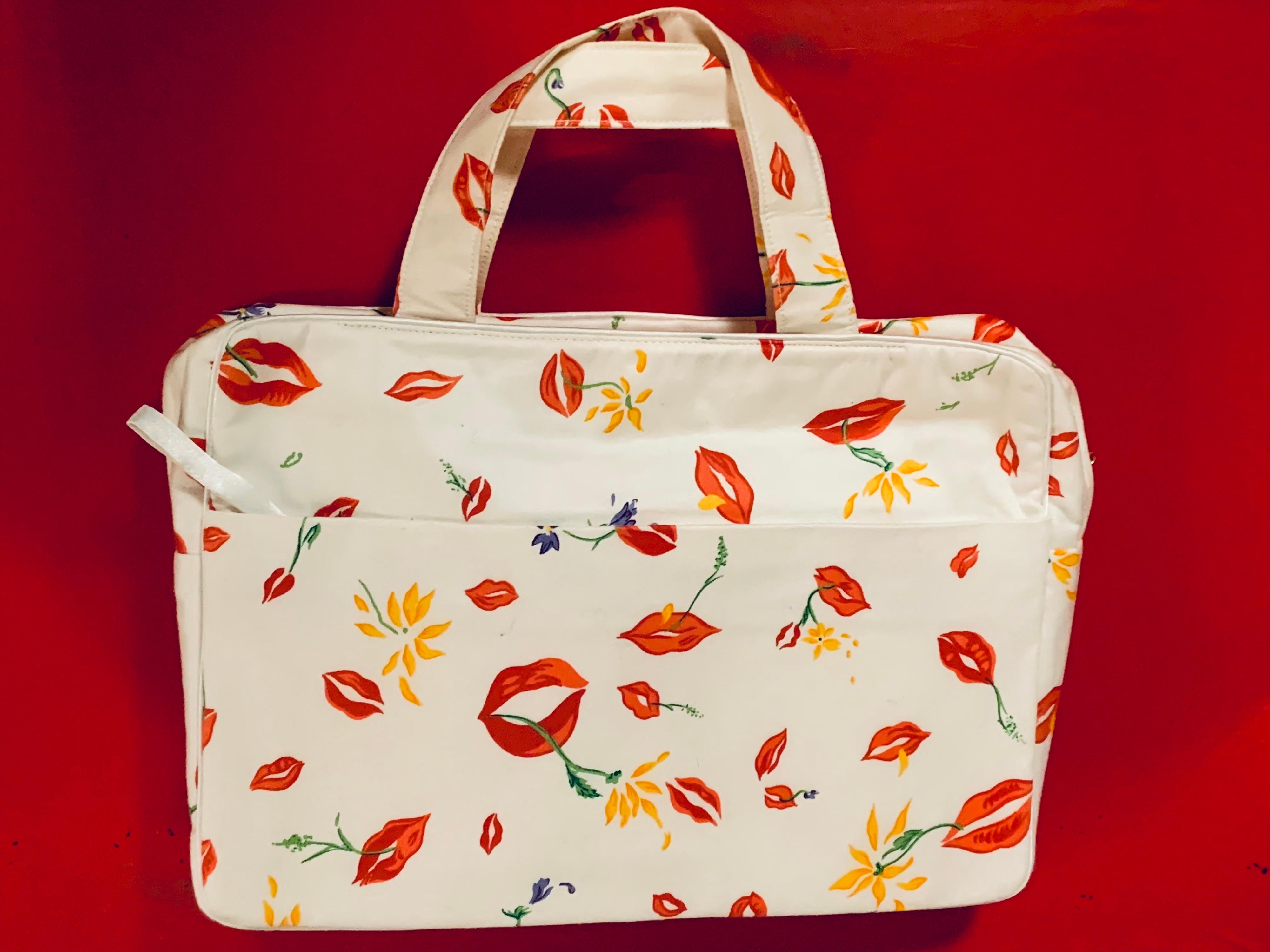 D. Porthault Seven Piece Travel Set In Salvador Dali Red Lips Pattern In Excellent Condition For Sale In New Hope, PA