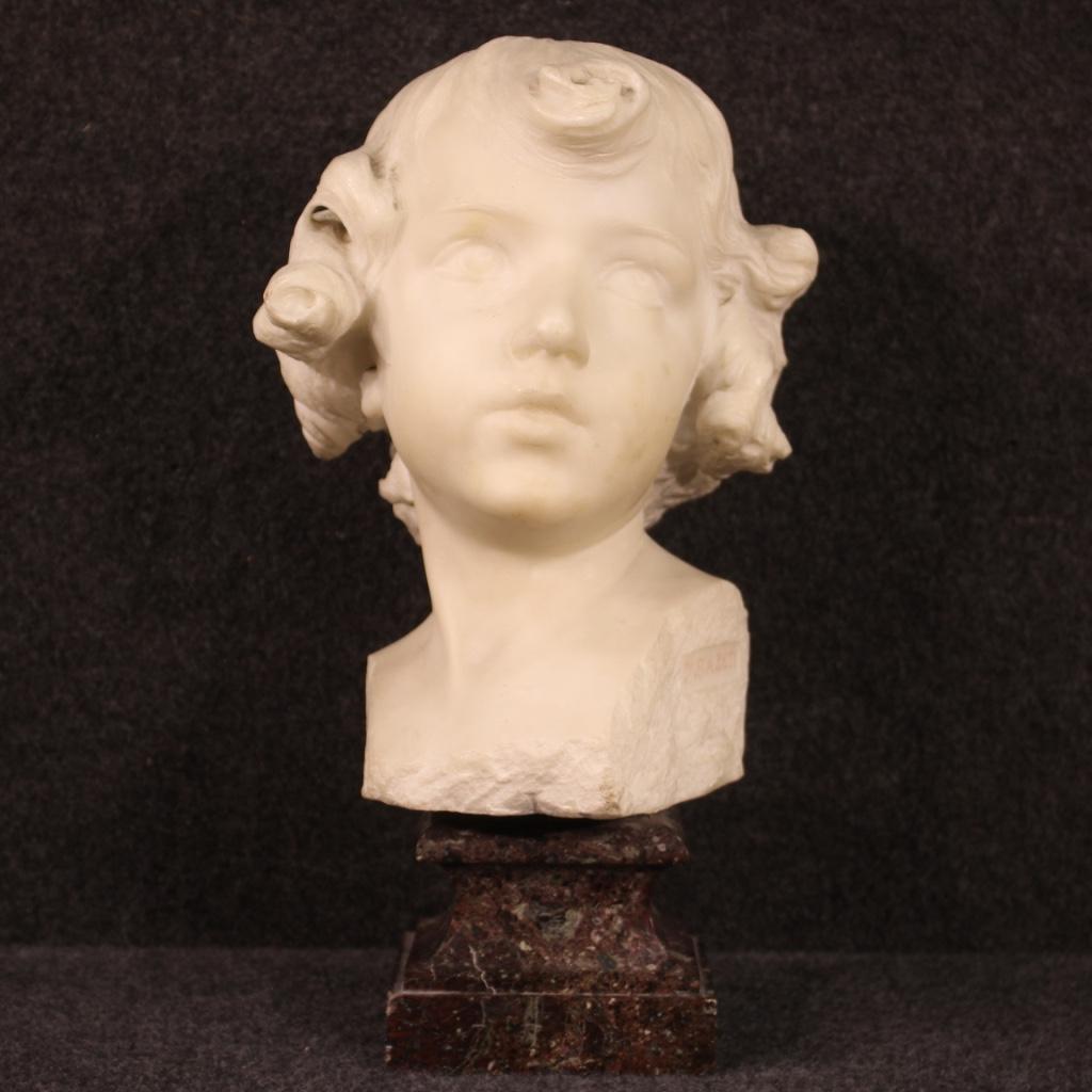 Splendid curly cherub head signed D. Razeti (referable to Domenico Razeti 1870-1926), missing authenticity, early 20th century. Marble sculpture resting on a red breccia base. Statue of great quality from which all the sweetness and delicacy of the