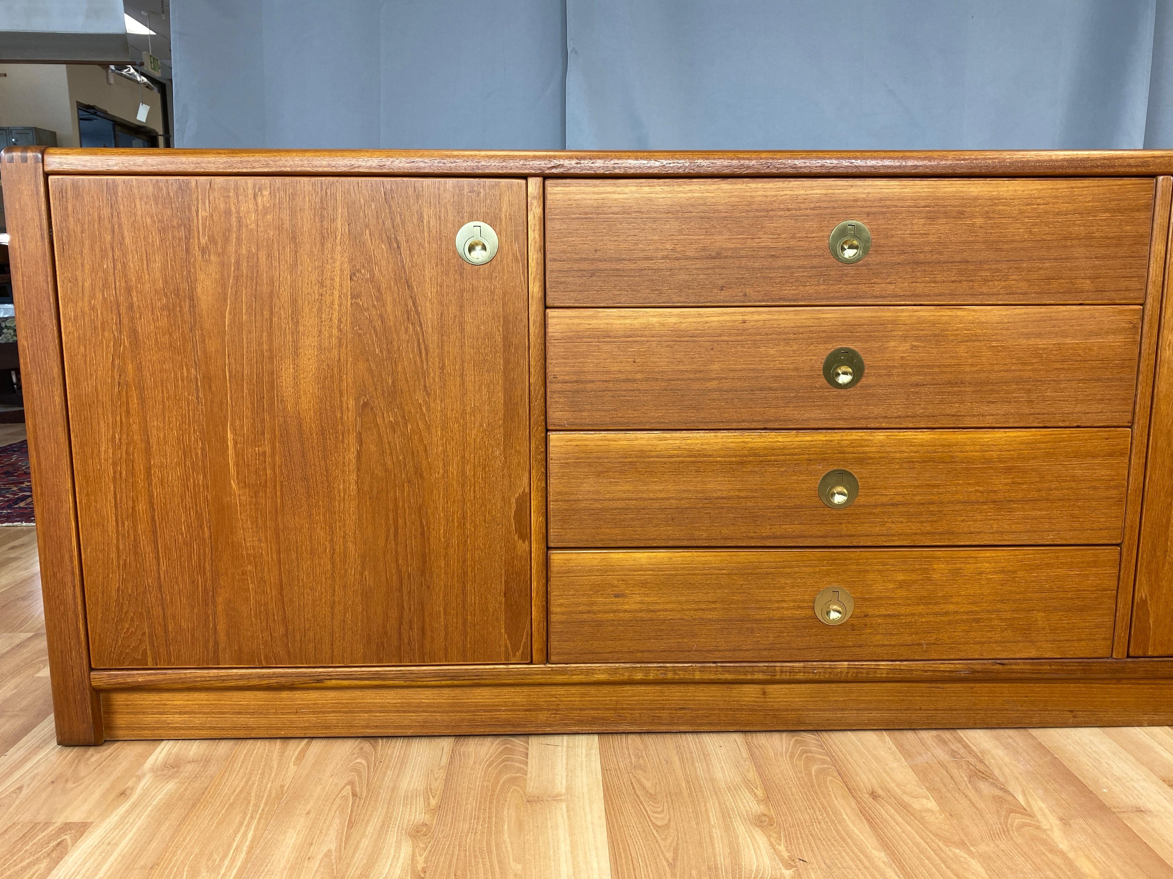 Veneer D-Scan Captain Line Scandinavian Modern Teak Credenza, 1970s