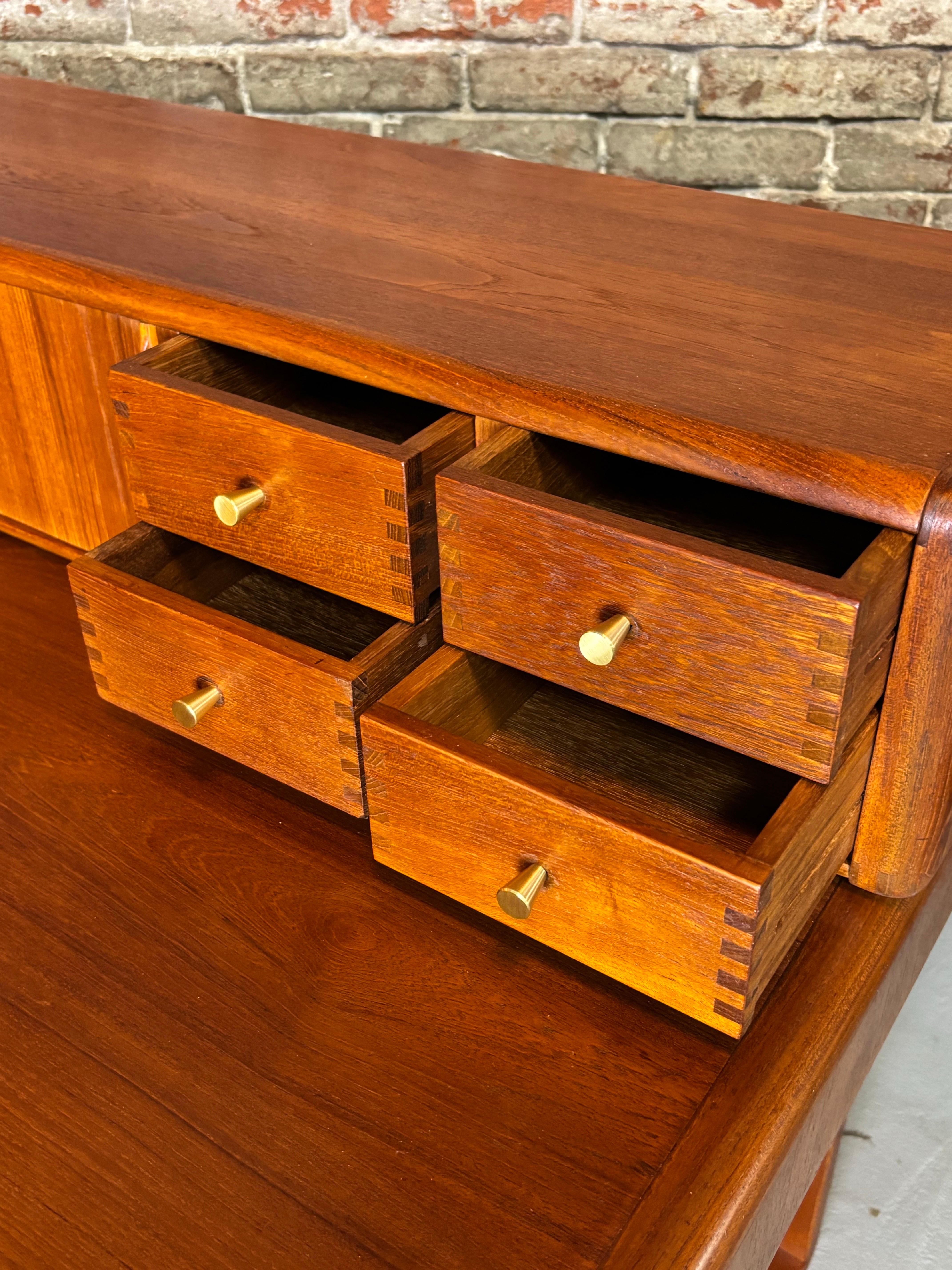 D-Scan Danish Solid Teak Desk In Good Condition In Philadelphia, PA