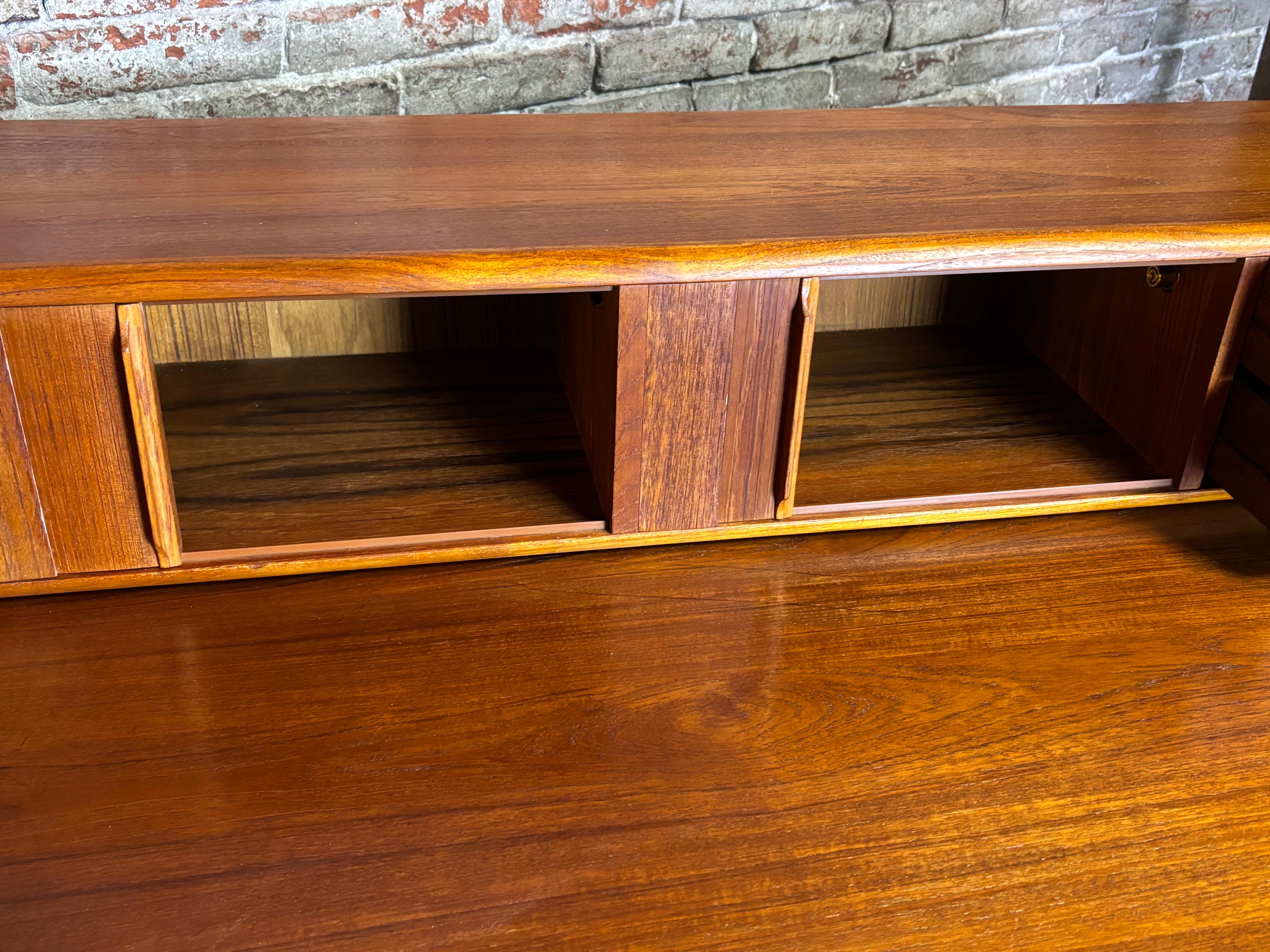 D-Scan Danish Solid Teak Desk 4