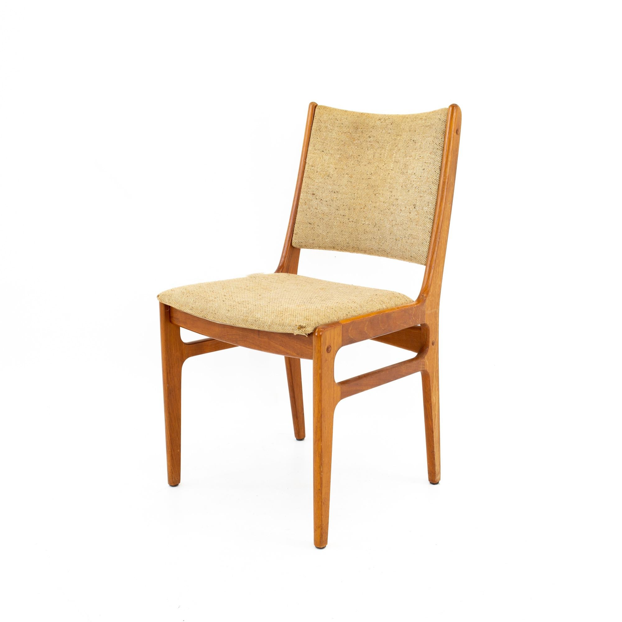 D-Scan Mid Century Dining Chair, Set of 3 In Good Condition In Countryside, IL