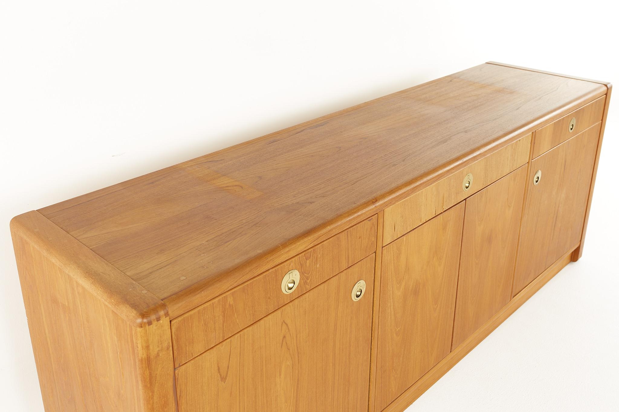 D Scan Mid Century Teak and Brass Buffet and Hutch 6