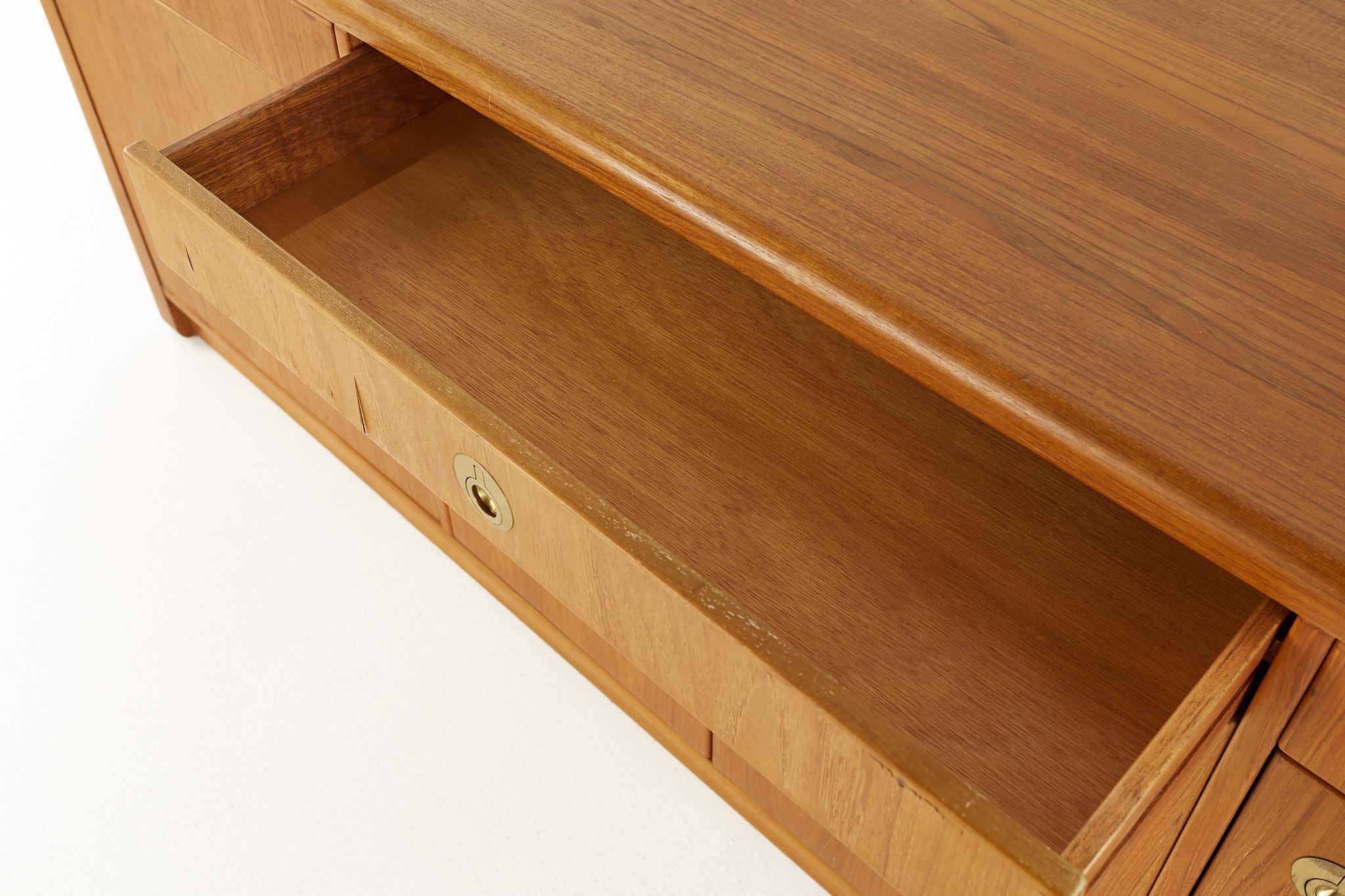 D Scan Mid Century Teak and Brass Buffet and Hutch 10