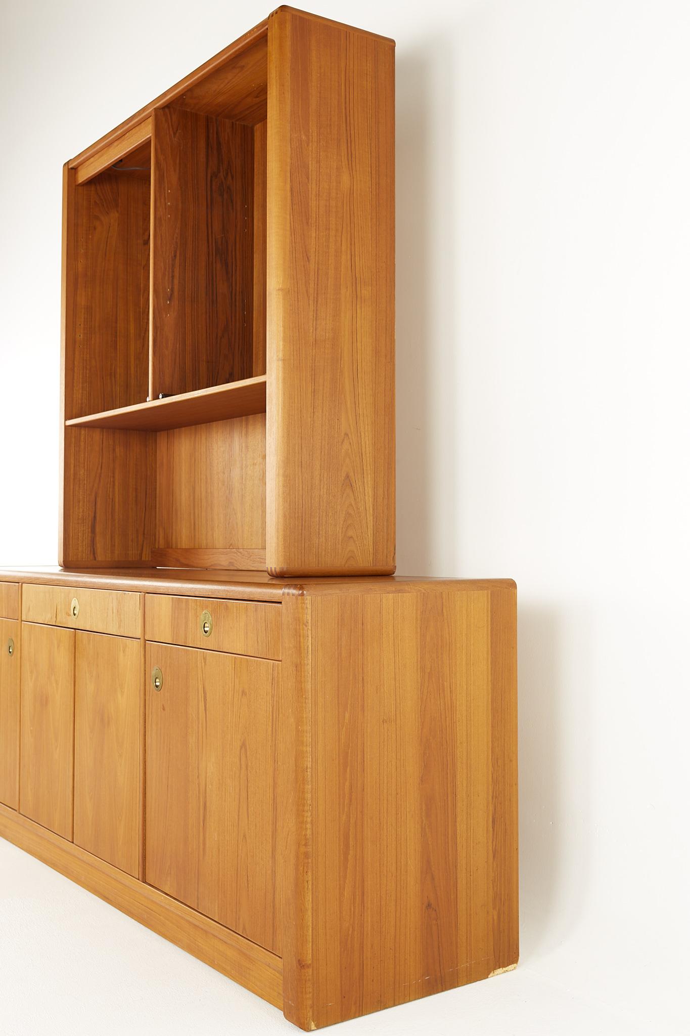 D Scan Mid Century Teak and Brass Buffet and Hutch In Good Condition In Countryside, IL